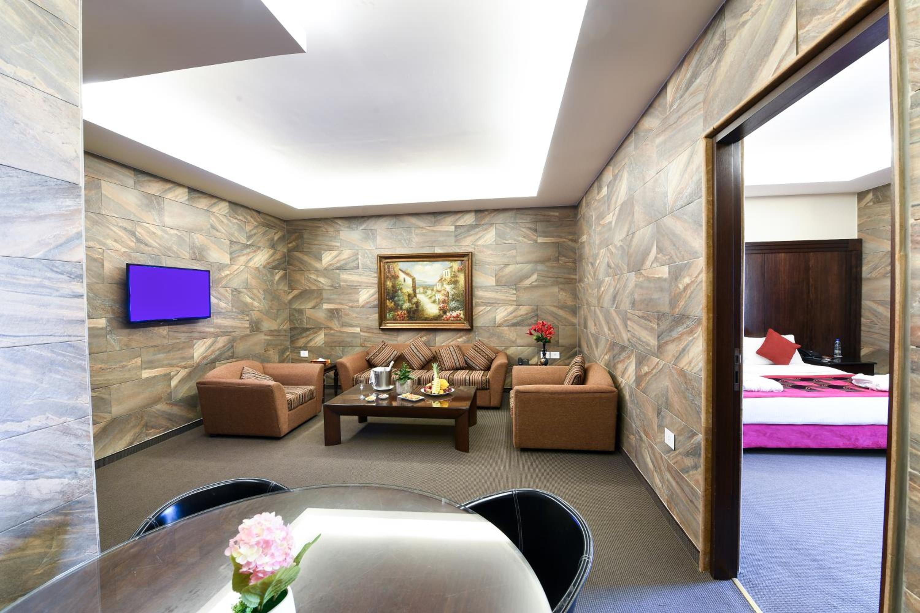 Deluxe Family Suite photo 3