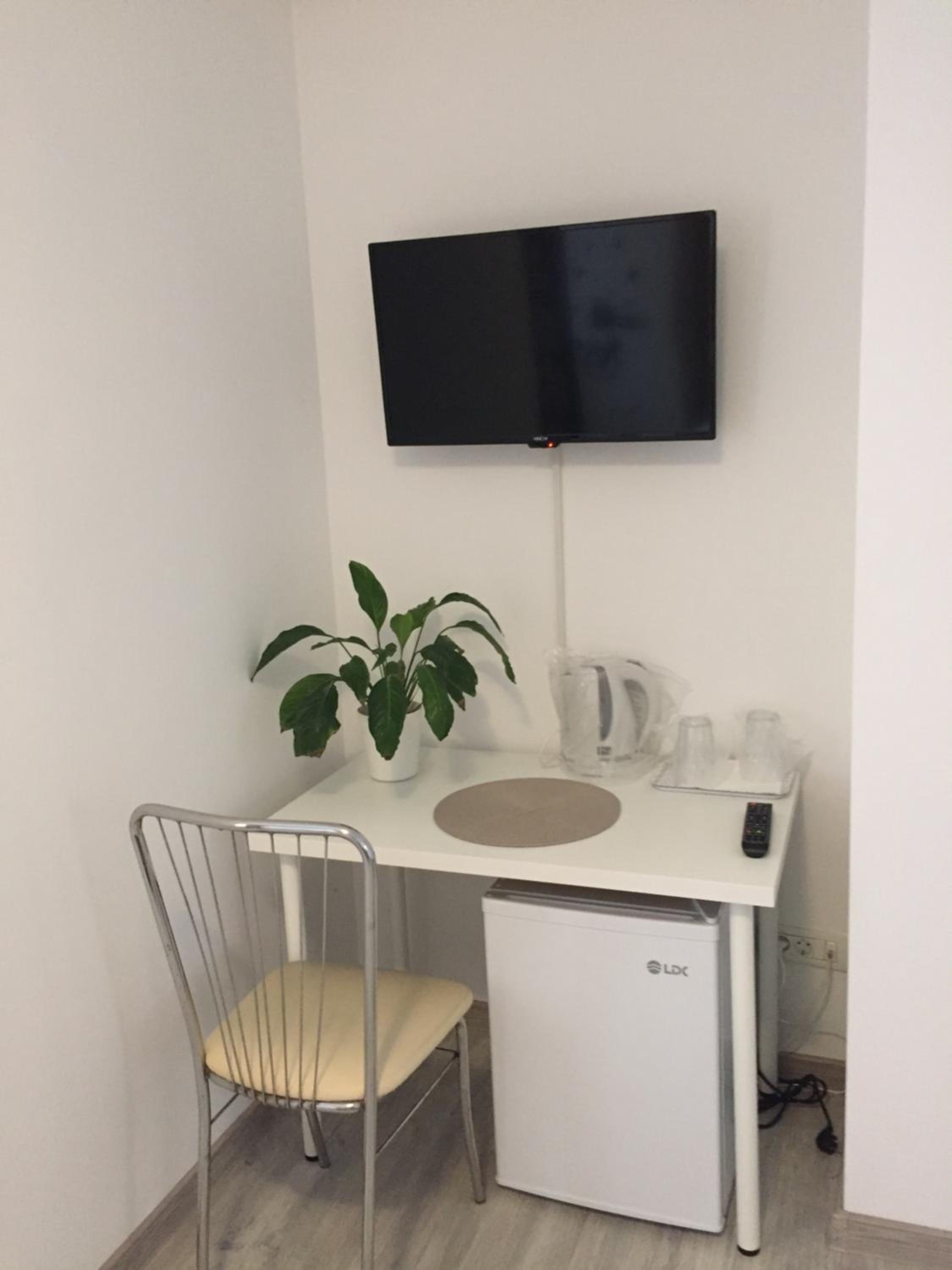 Twin Room with Balcony - Photo 5