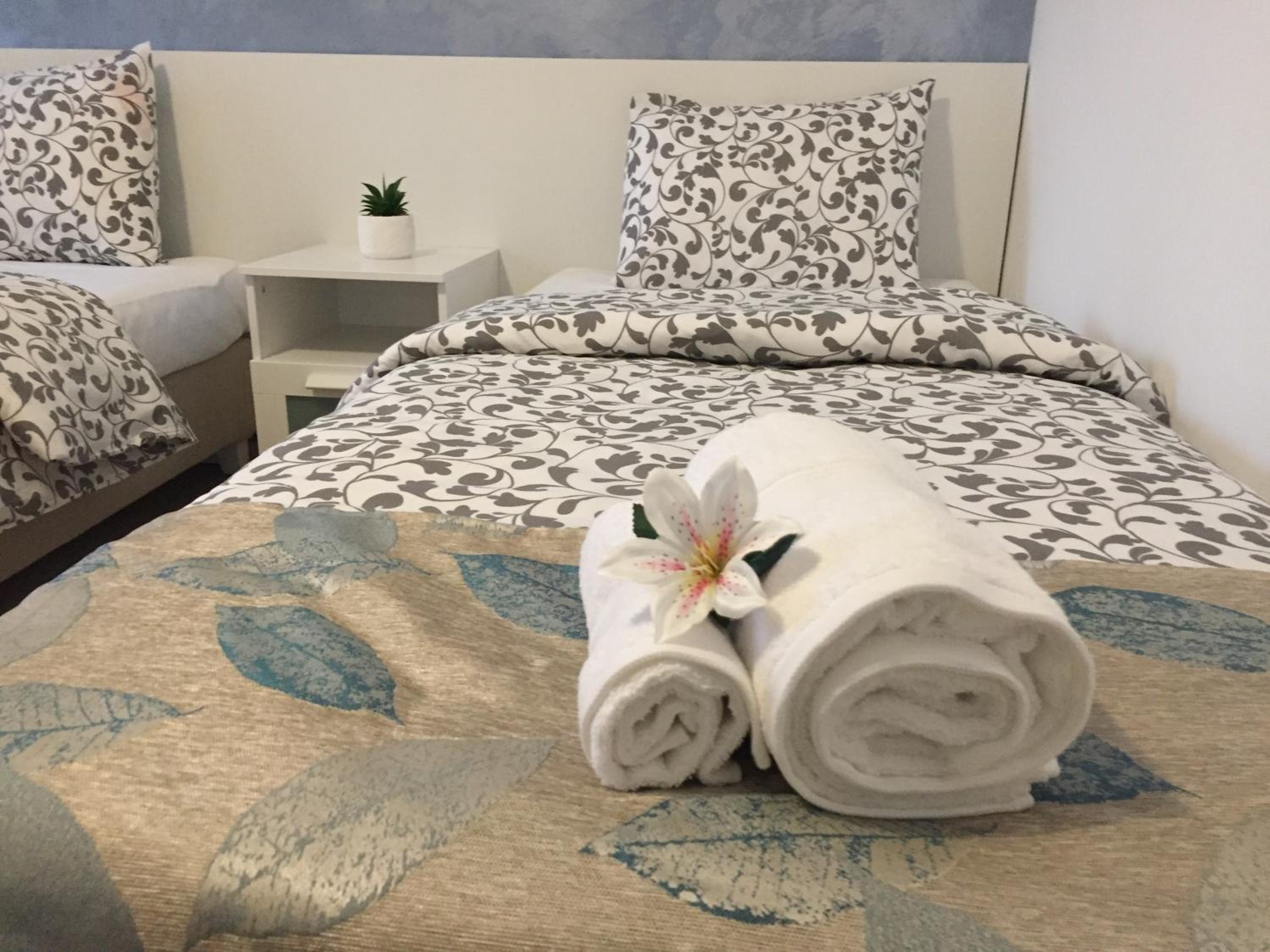 Twin Room with Balcony - Photo 2