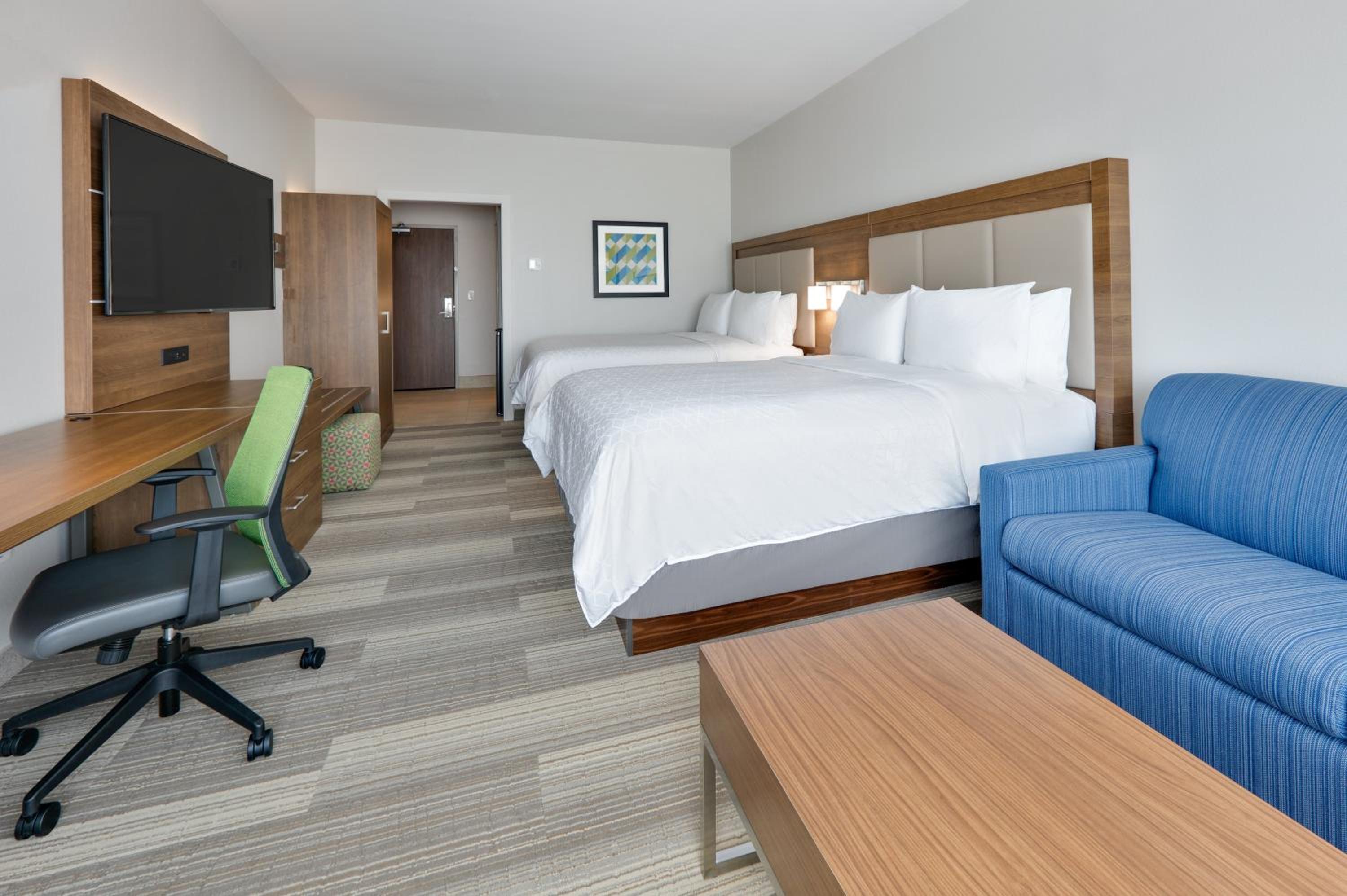 Queen Suite with Two Queen Beds and Sofa Bed photo 1