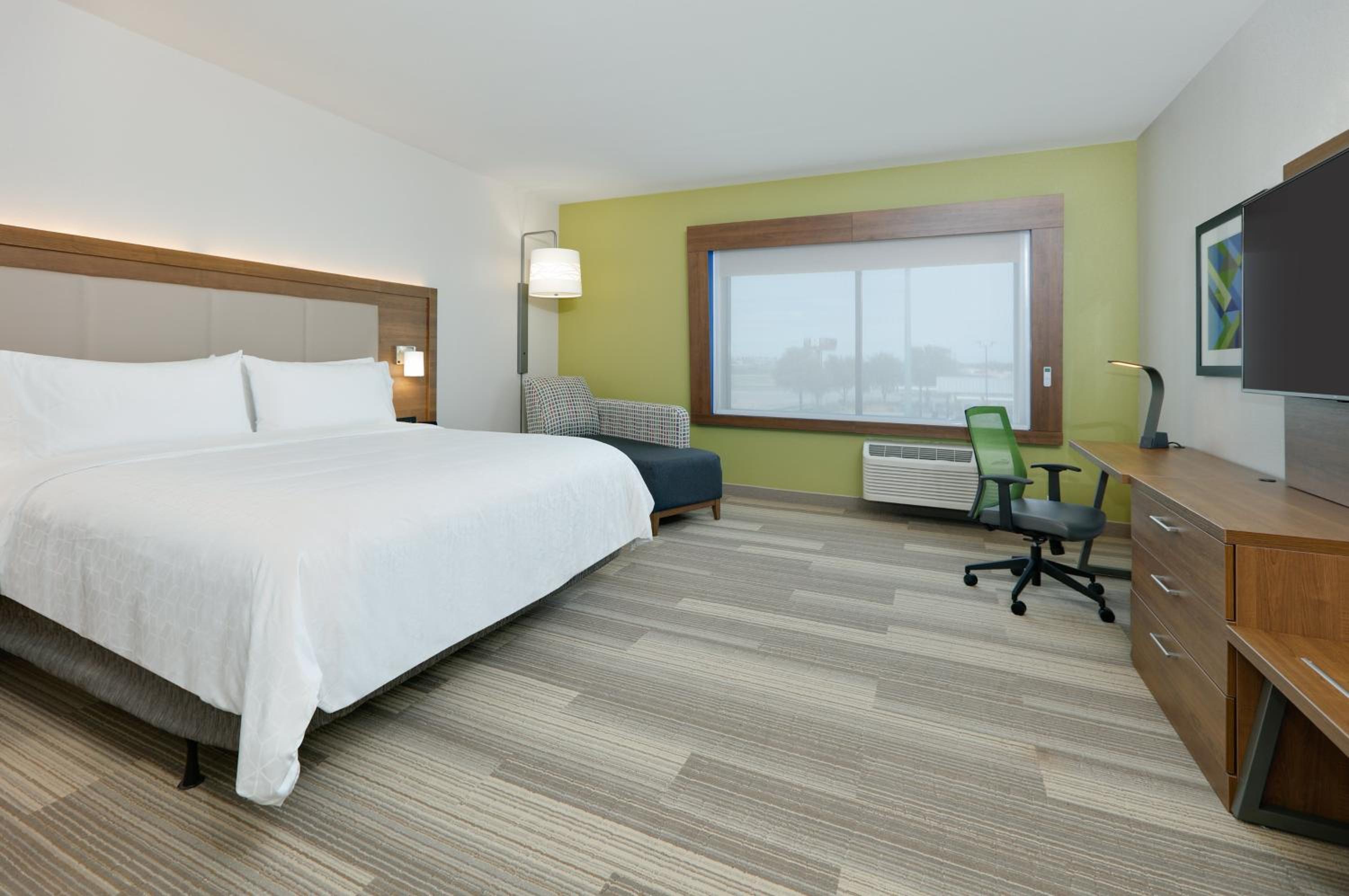Standard King Room with Mobility Accessible Roll-In Shower photo 1