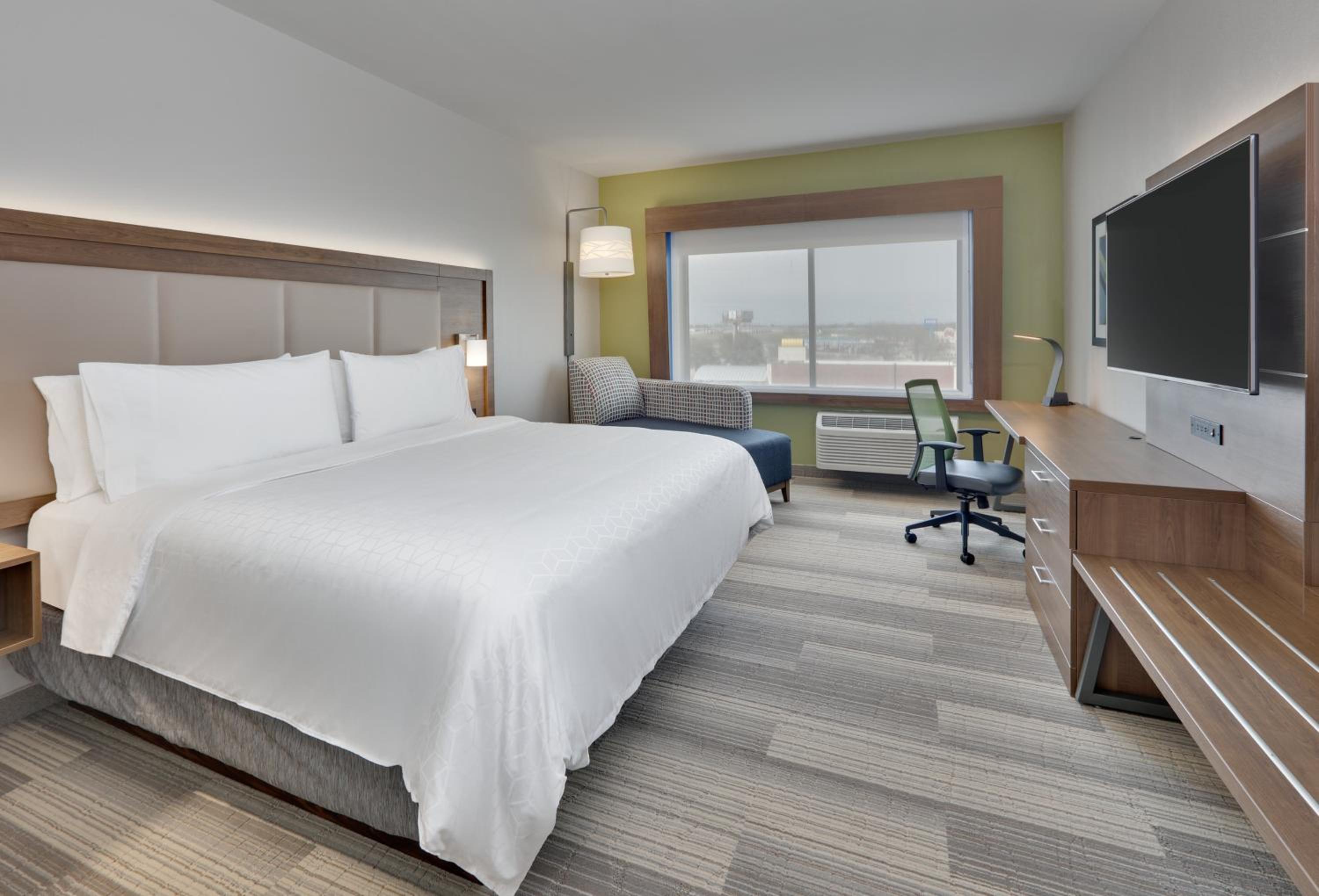 Standard King Room - Communications Accessible photo 3