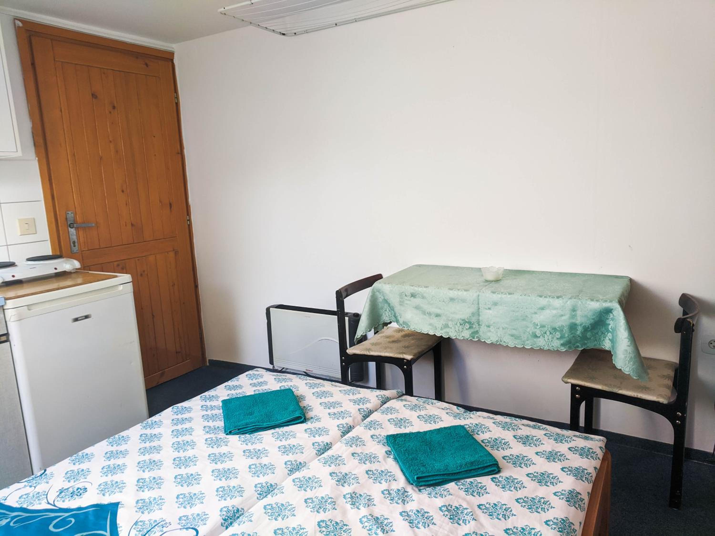 Double Room with Shared Bathroom photo 1