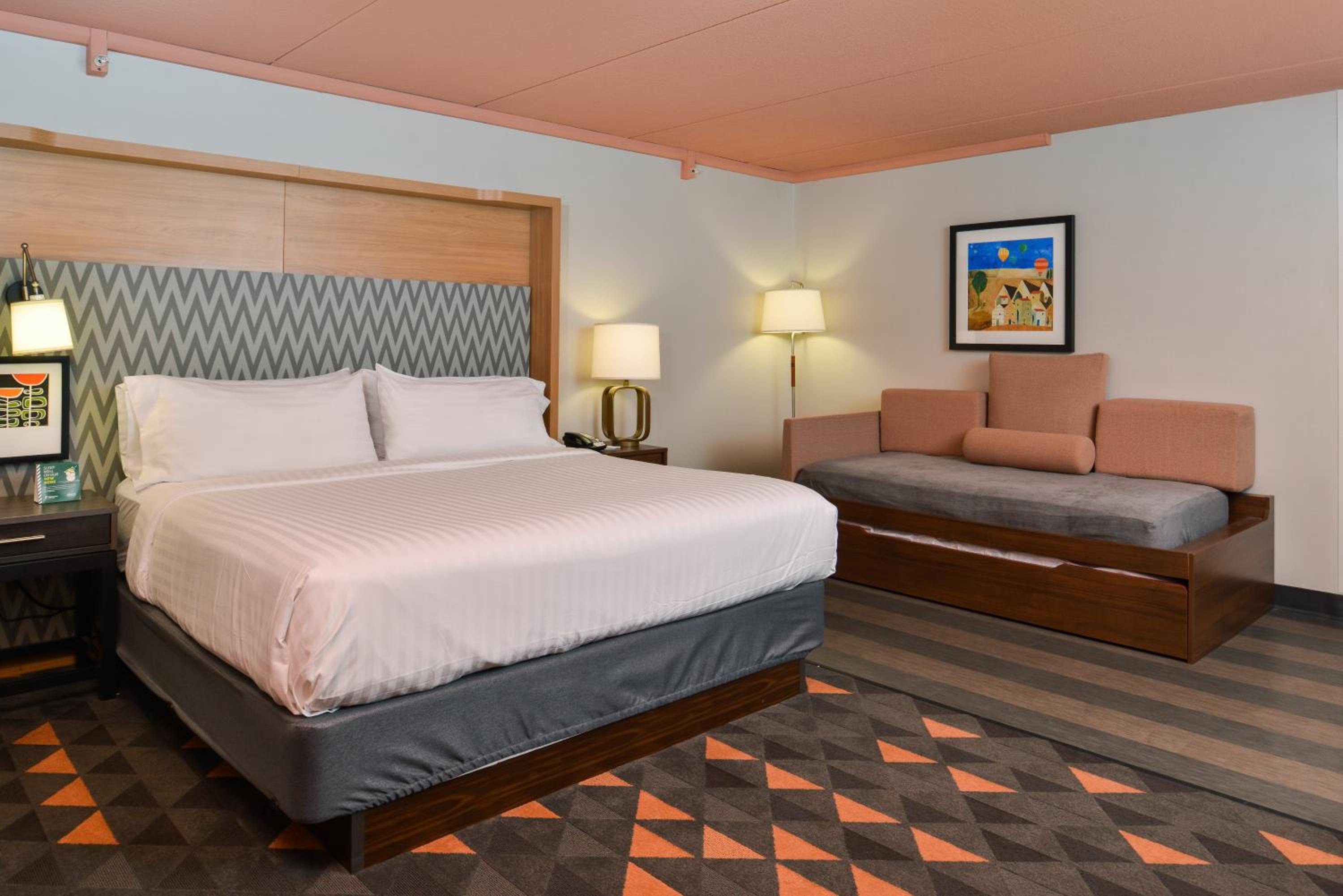 Premium King Room - Photo 3