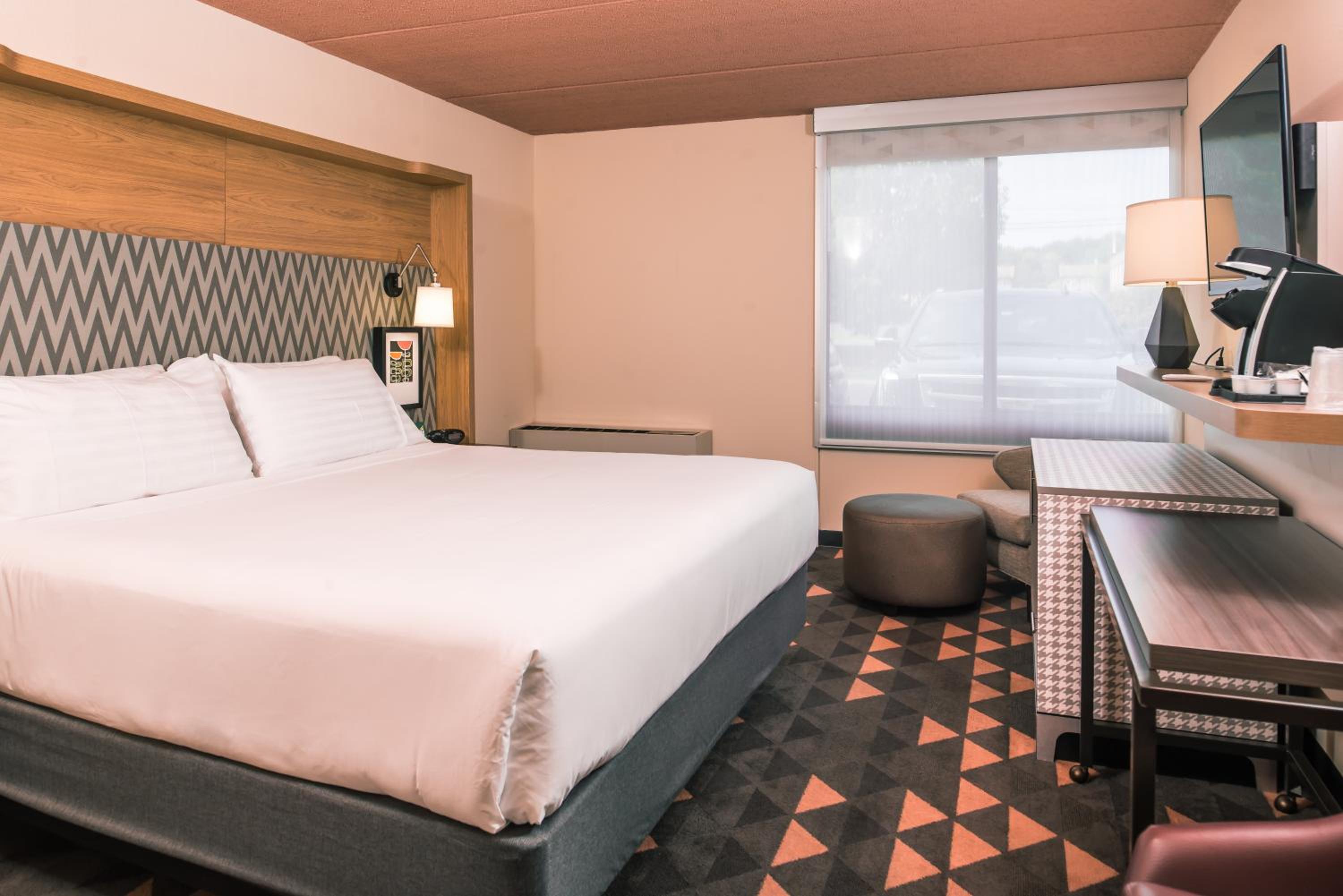 Standard King Room - Photo 5