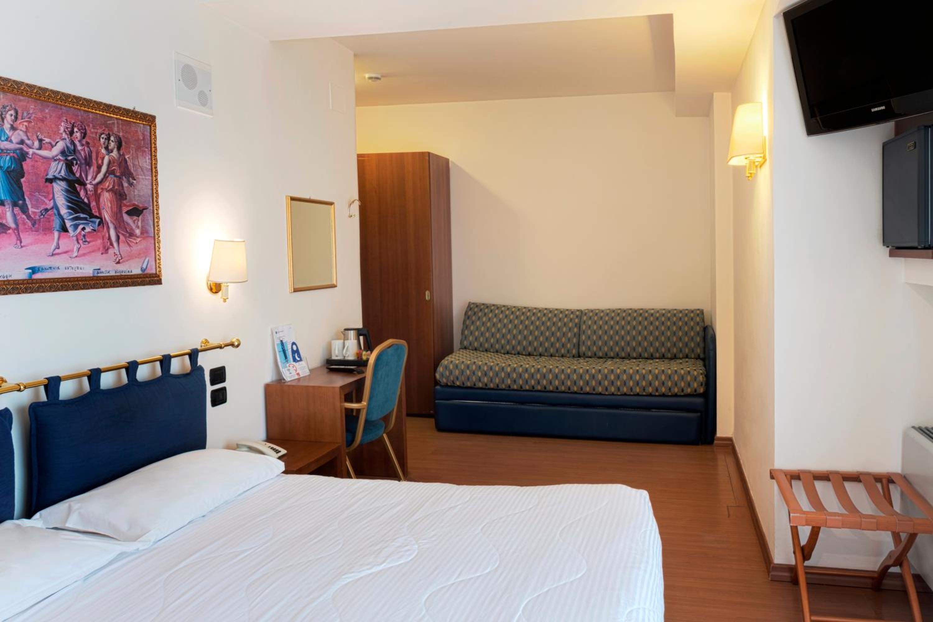 Small Double Room with Sofa Bed photo 1