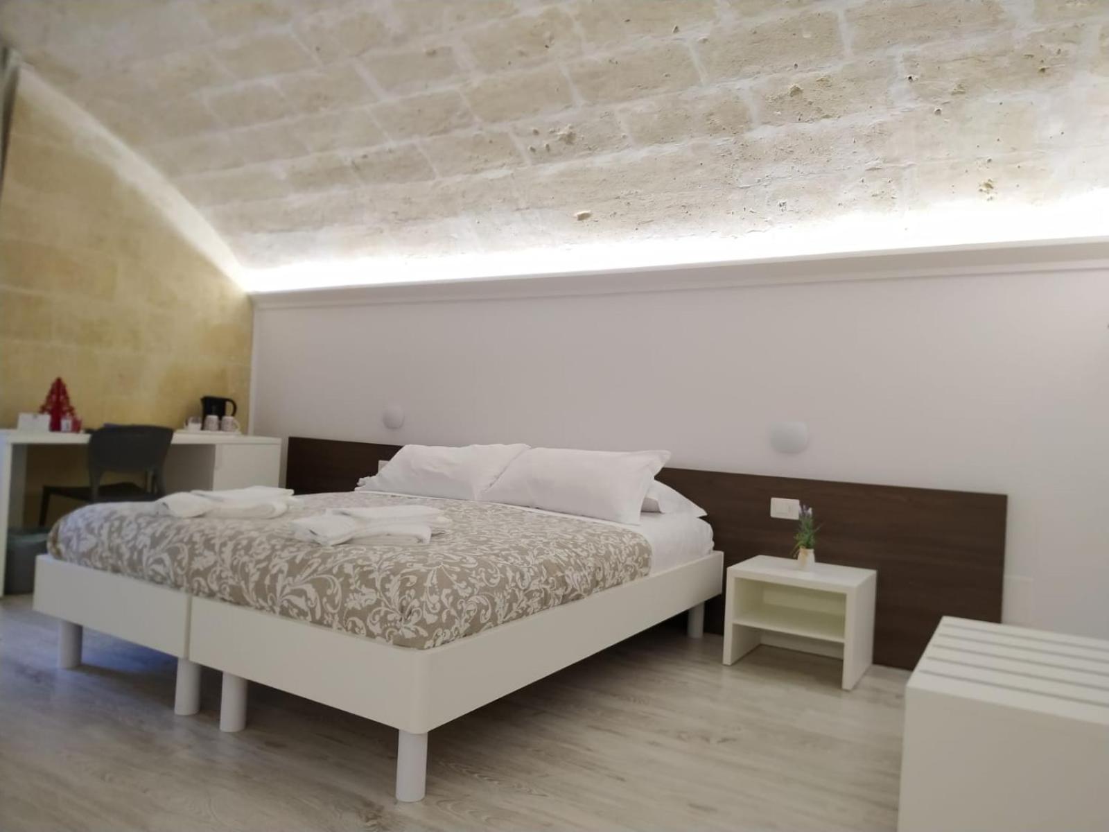 Large Double or Twin Room - Photo 14