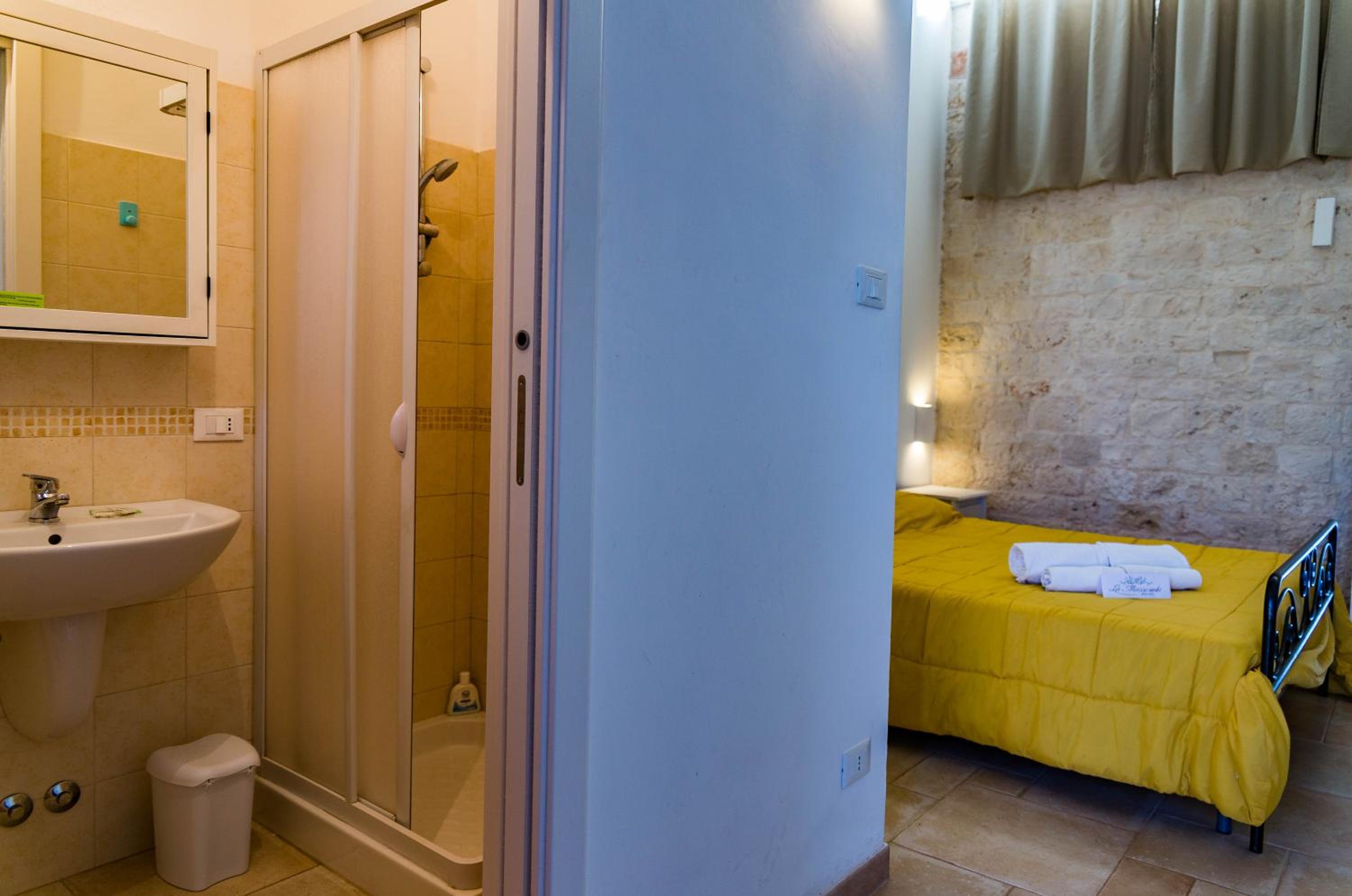 Suite - Photo 1