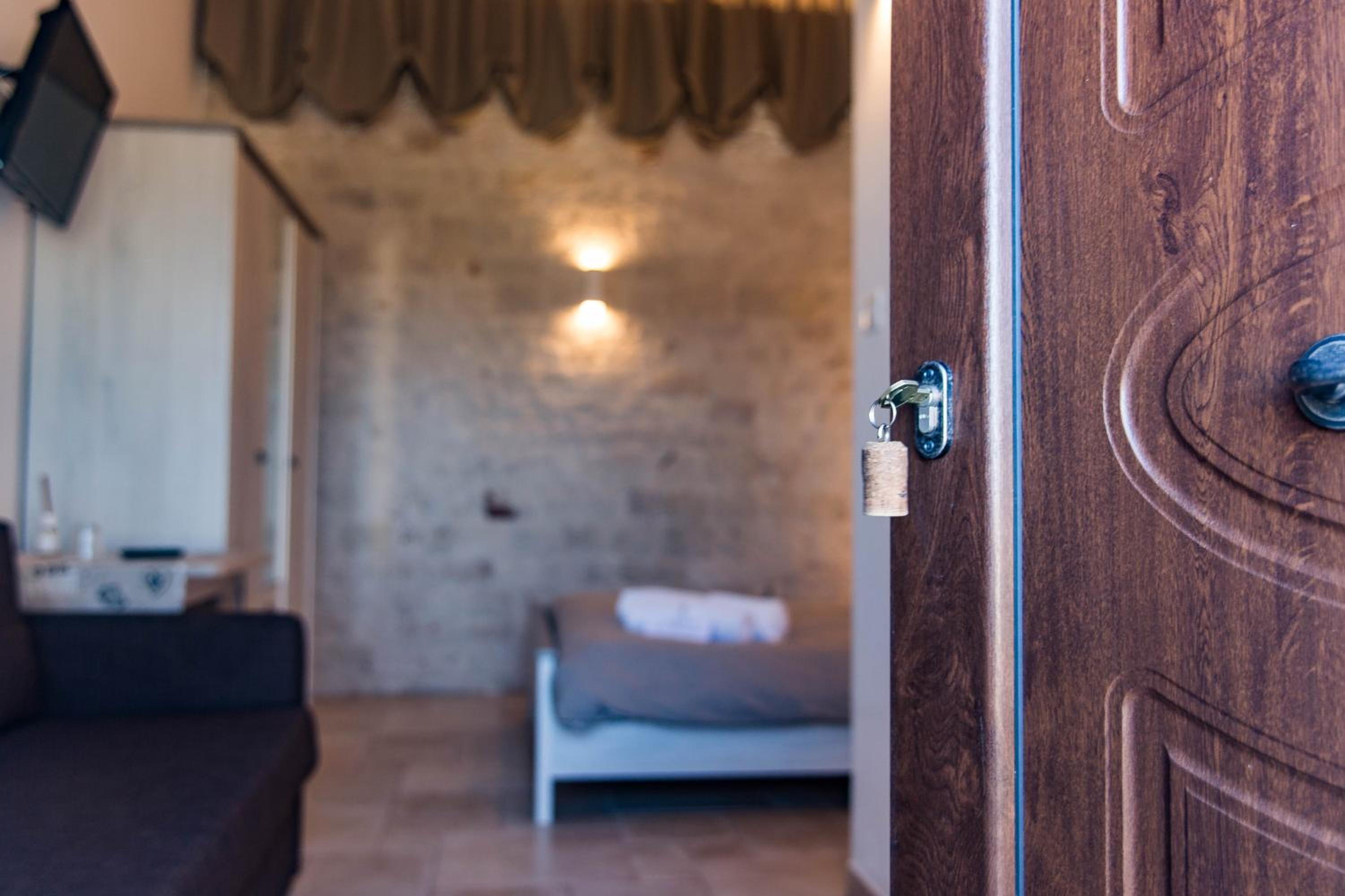 Standard Double Room - Photo 11
