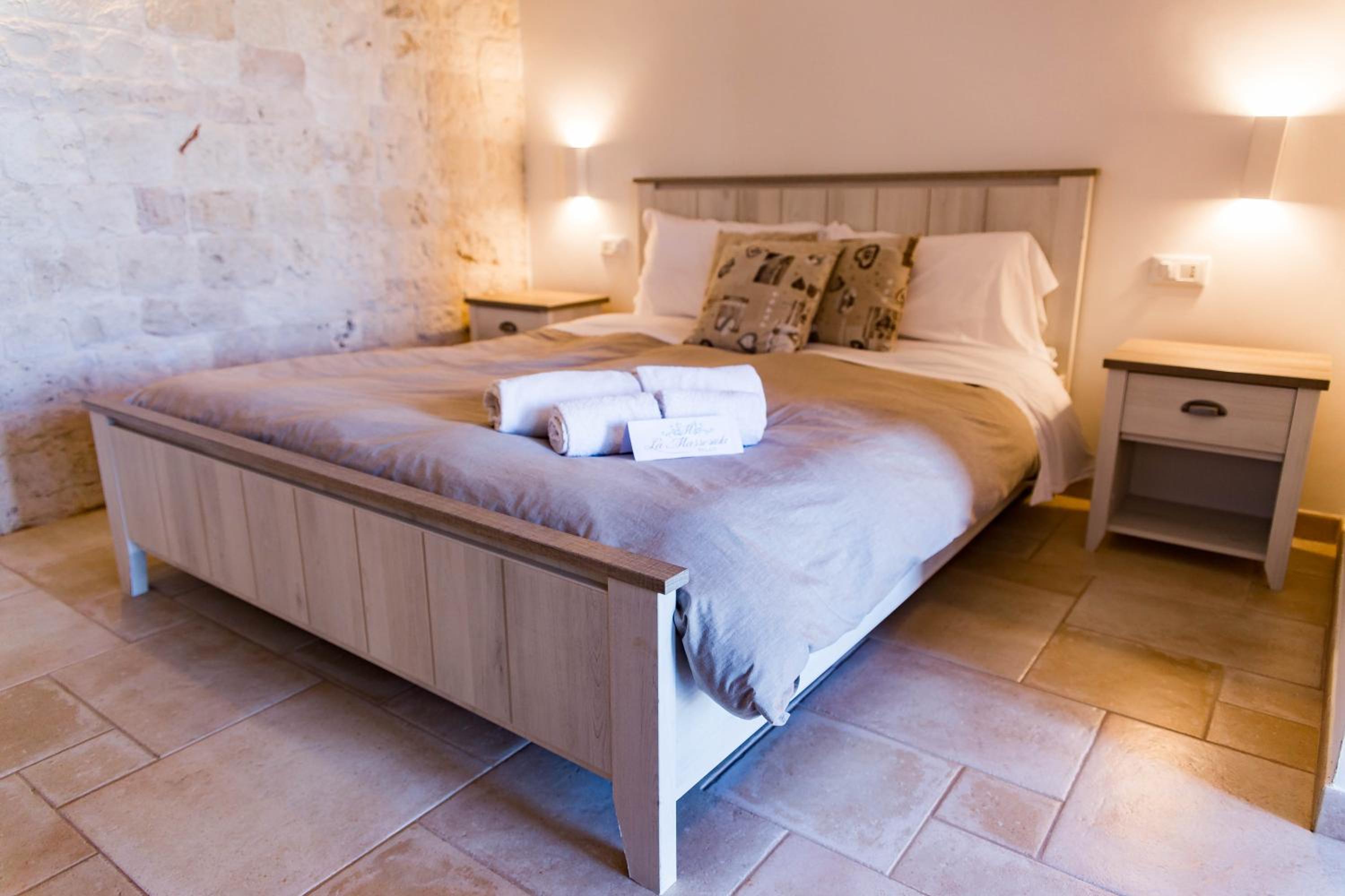 Standard Double Room - Photo 13