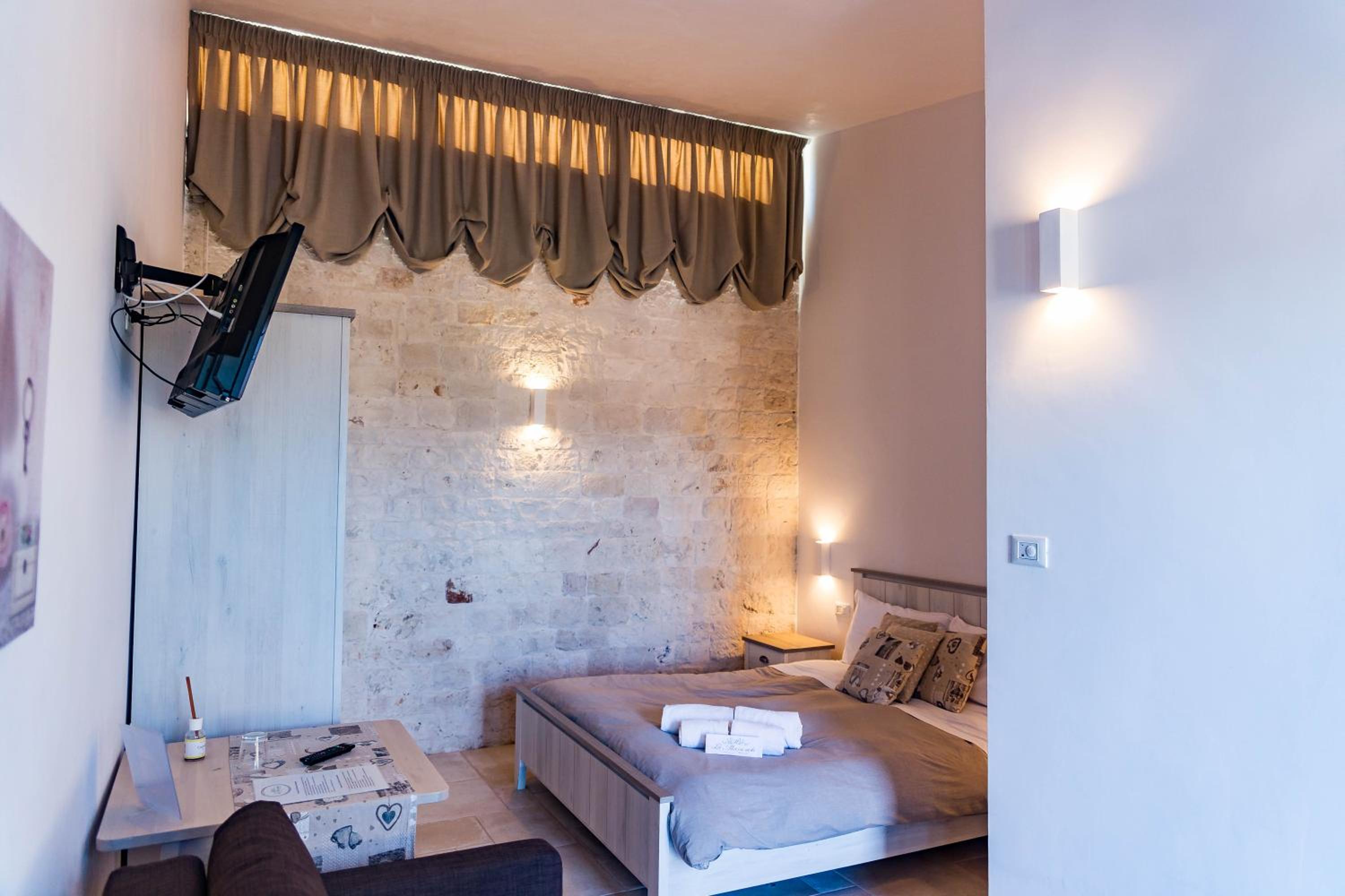 Standard Double Room - Photo 14