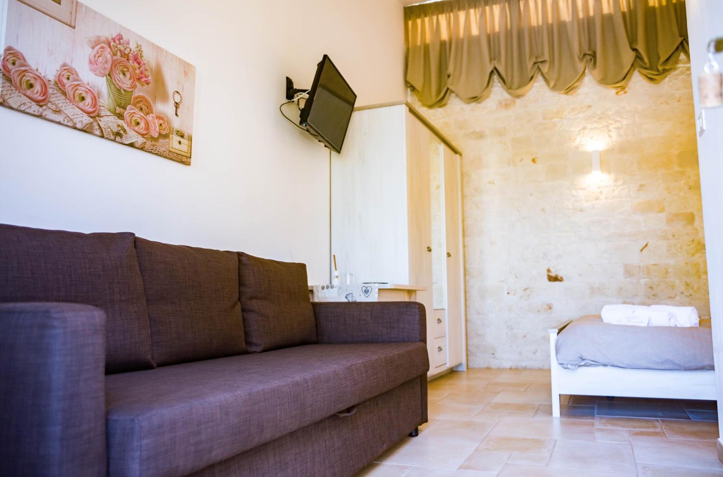 Standard Double Room - Photo 2