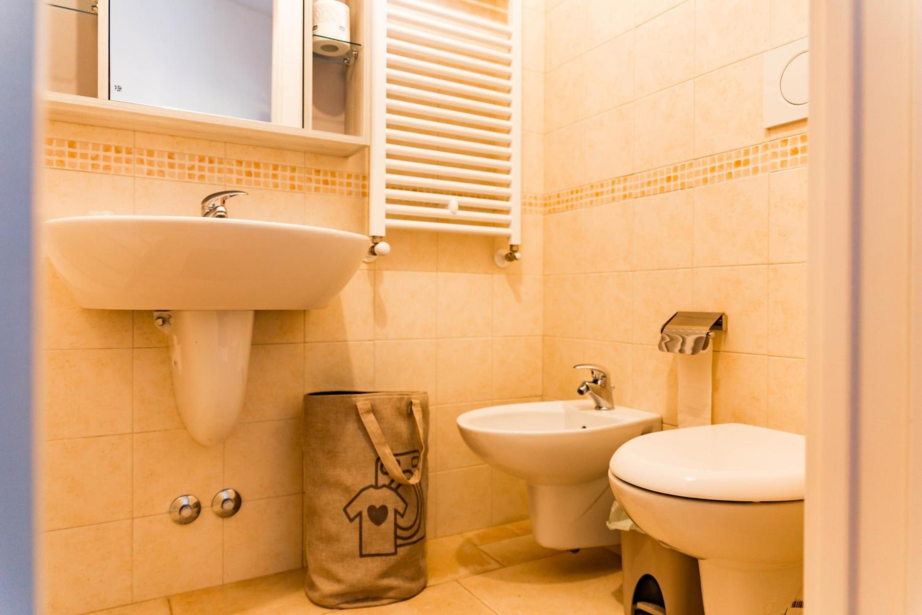 Standard Double Room - Photo 15