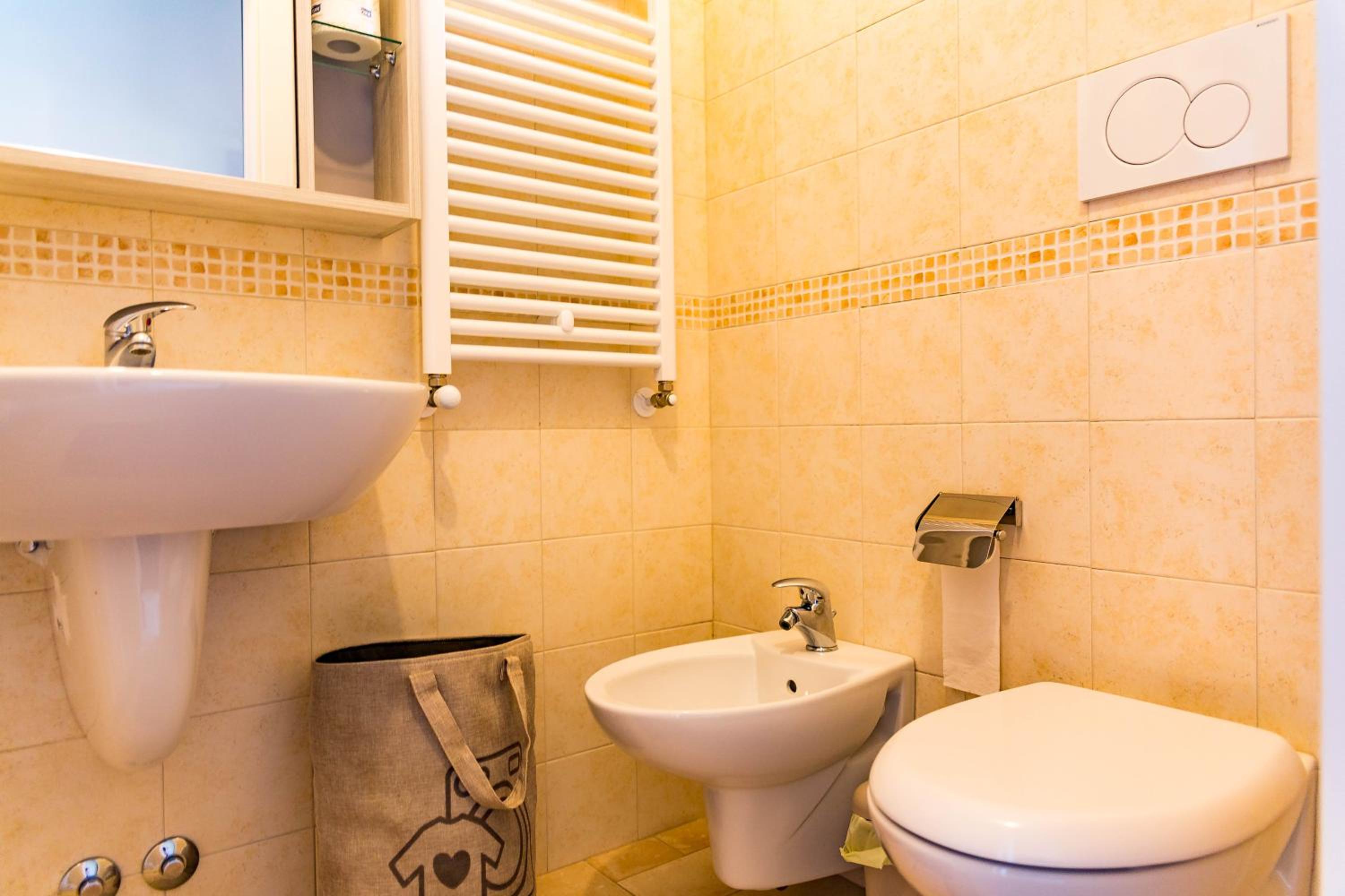 Standard Double Room - Photo 7