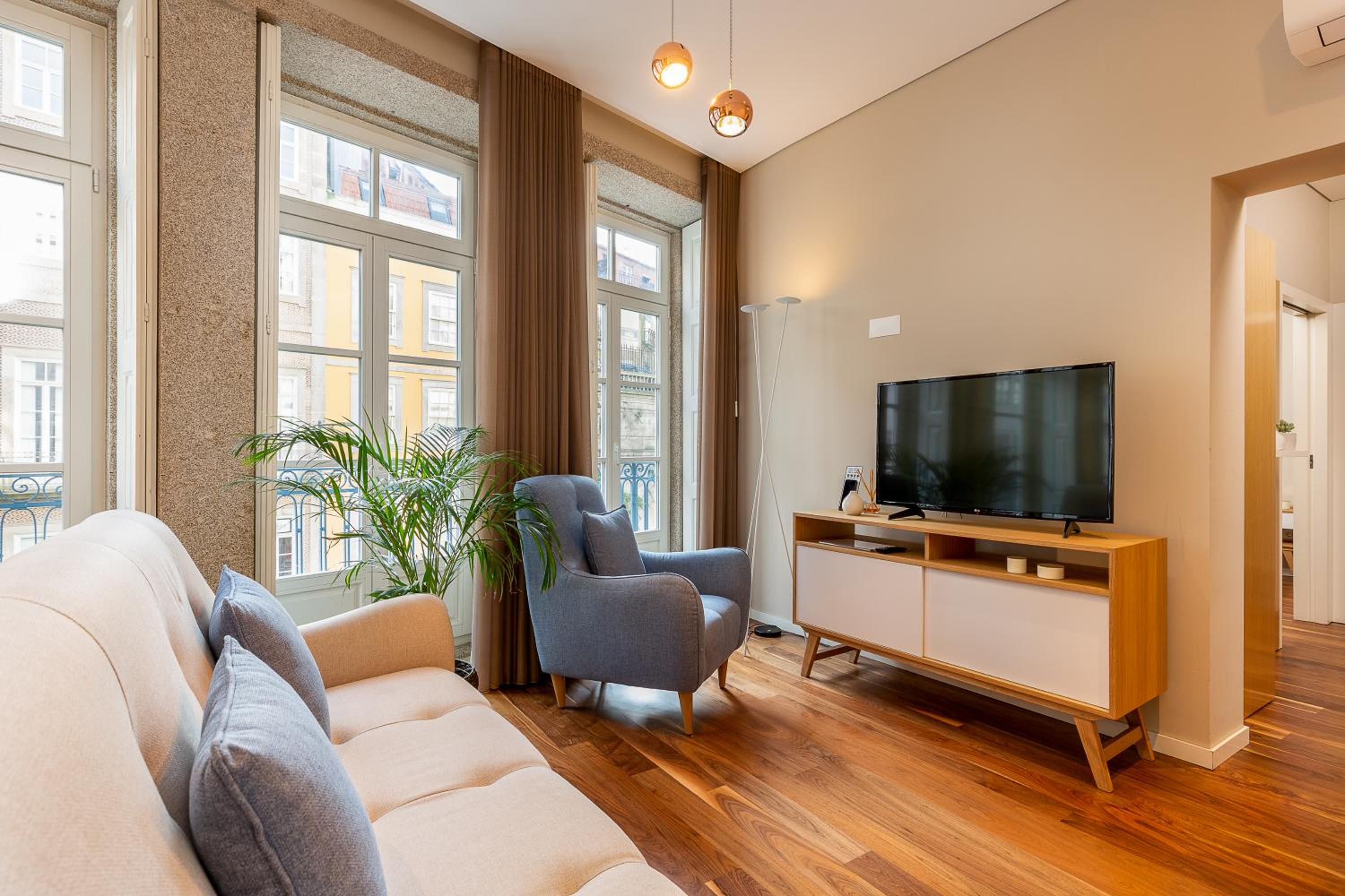 Two-Bedroom Apartment with Balcony - Photo 17