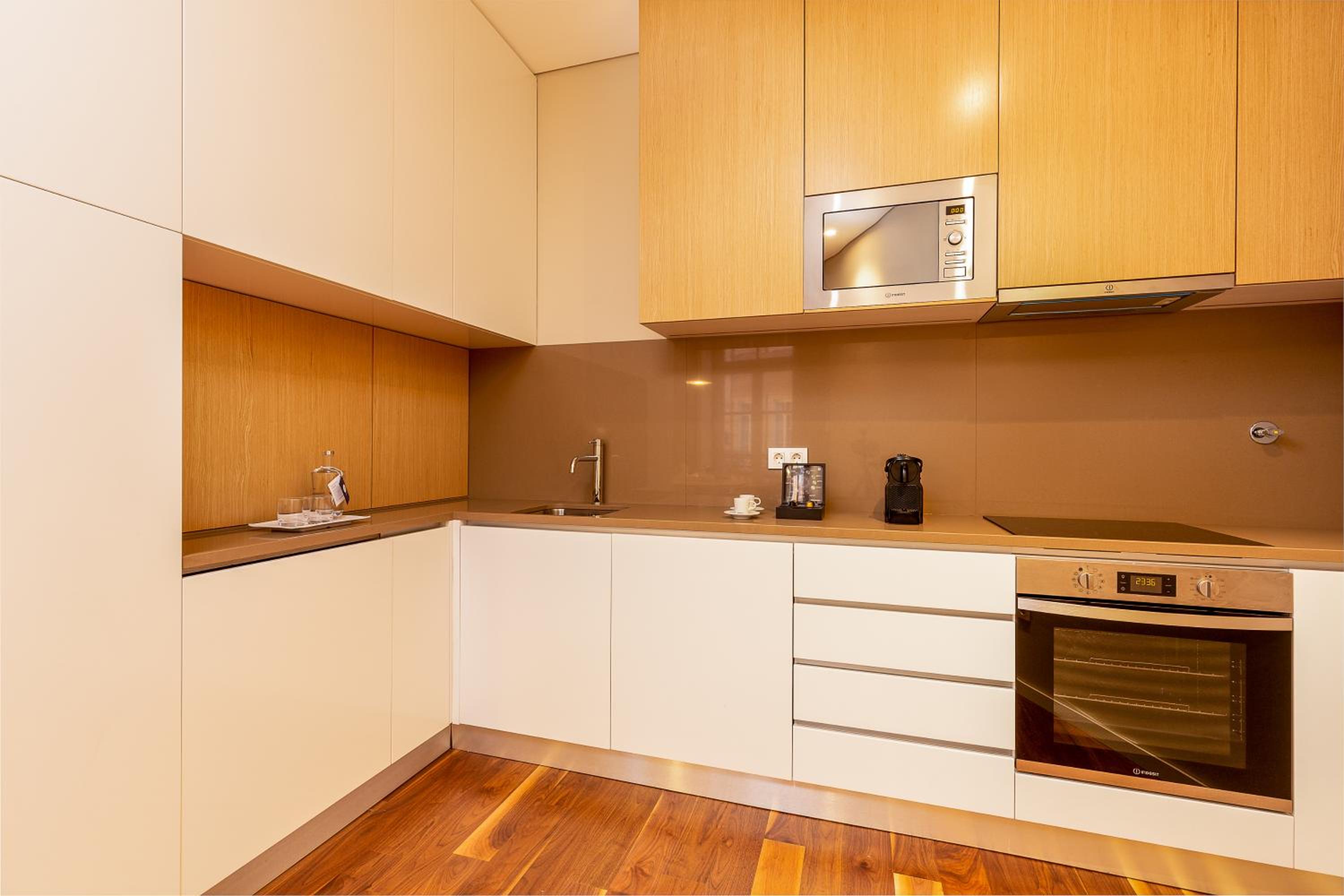 Two-Bedroom Apartment with Balcony - Photo 5