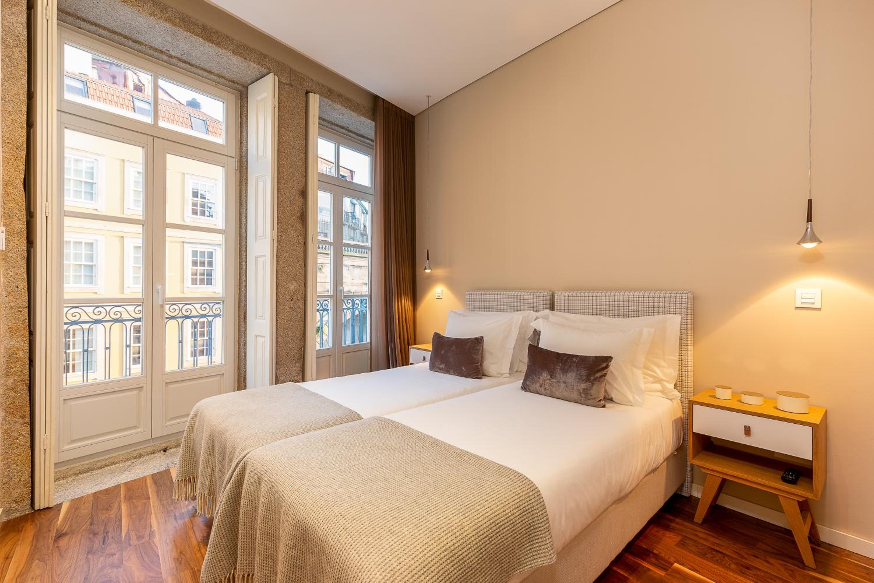Two-Bedroom Apartment with Balcony - Photo 23