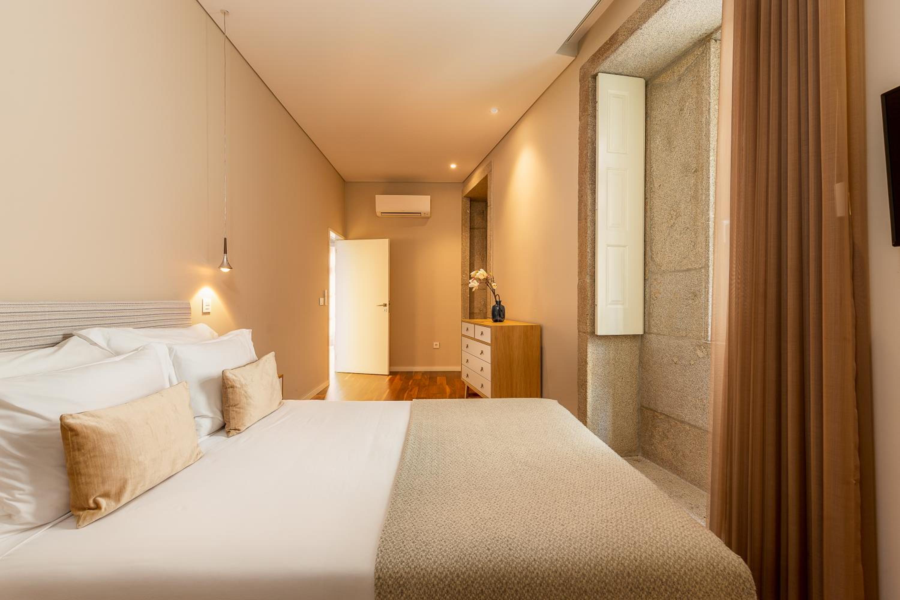 Two-Bedroom Apartment with Balcony - Photo 11