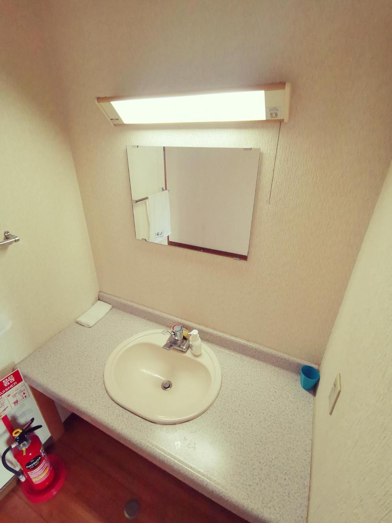 Family Room with Shared Bathroom photo 2