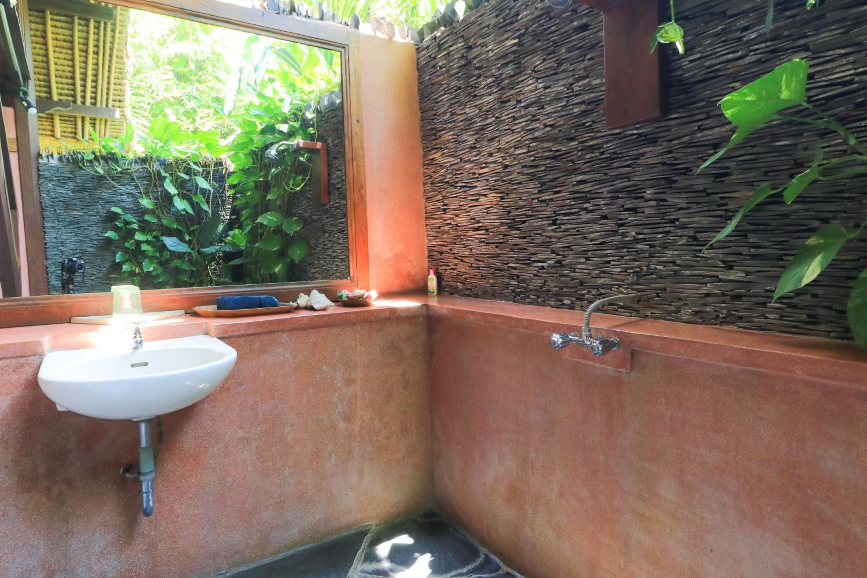 One-Bedroom Bungalow with Sea View - Photo 20