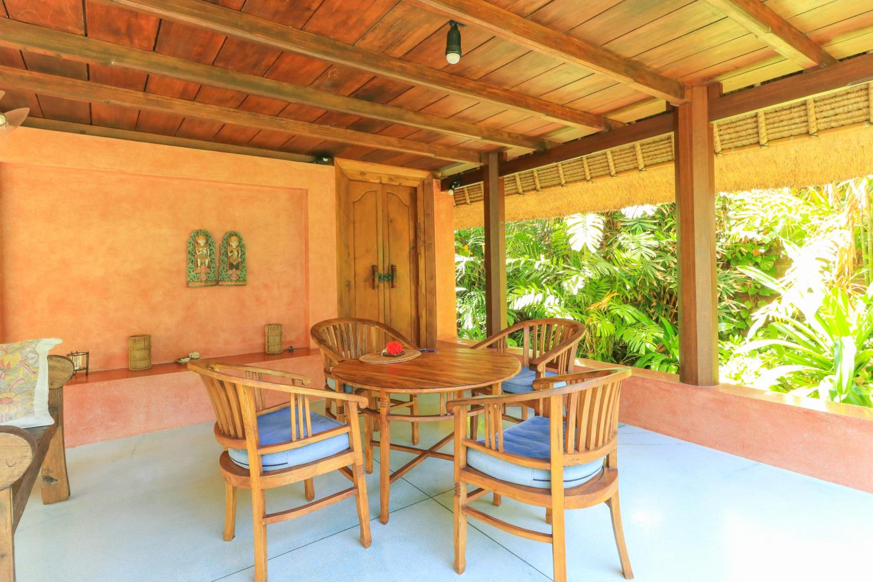 One-Bedroom Bungalow with Sea View - Photo 8