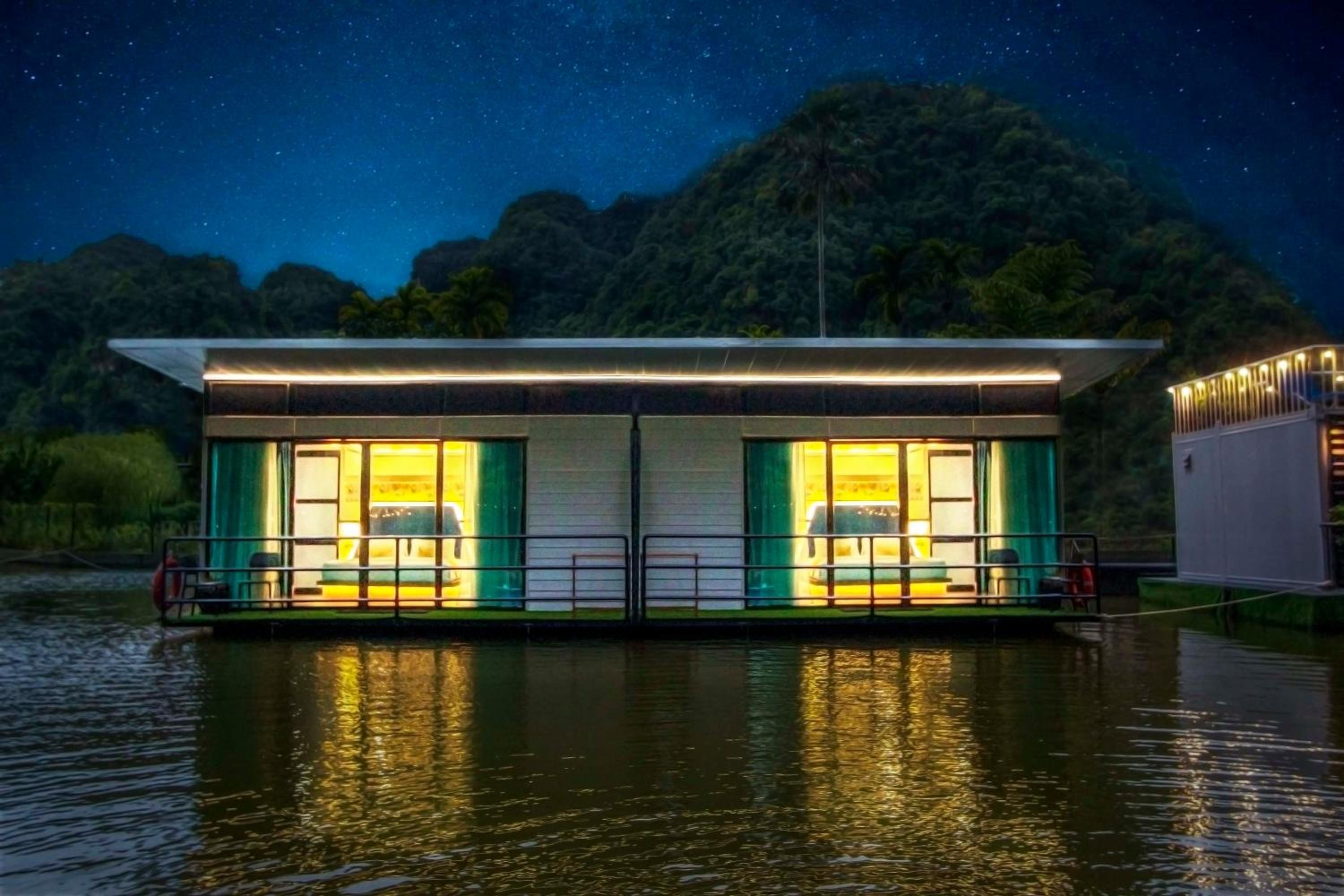 Malayana Floating Villa at Theme Park - 2 Adult (Theme Park closed every Tuesday)