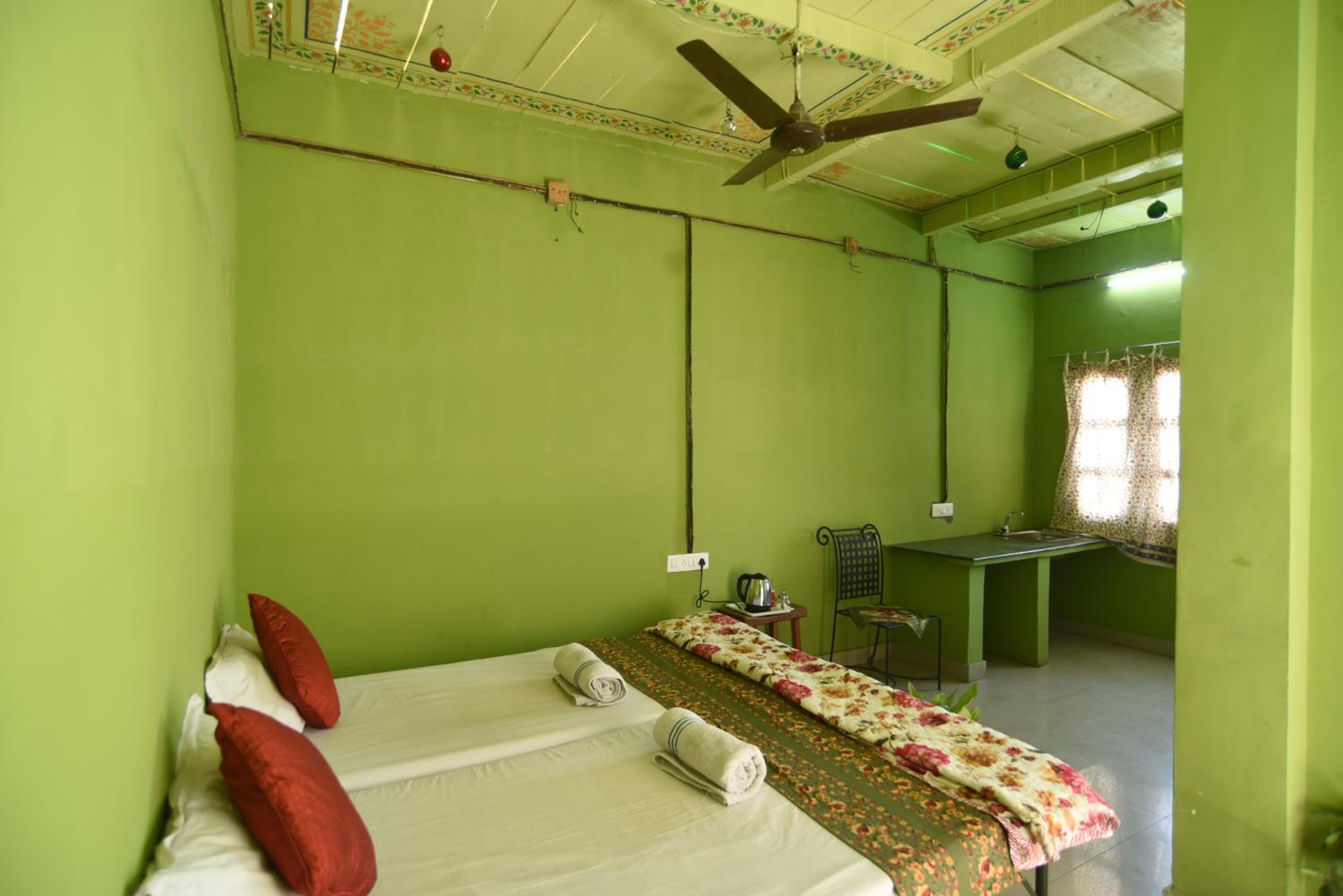 Standard Double Room with Fan - Photo 2
