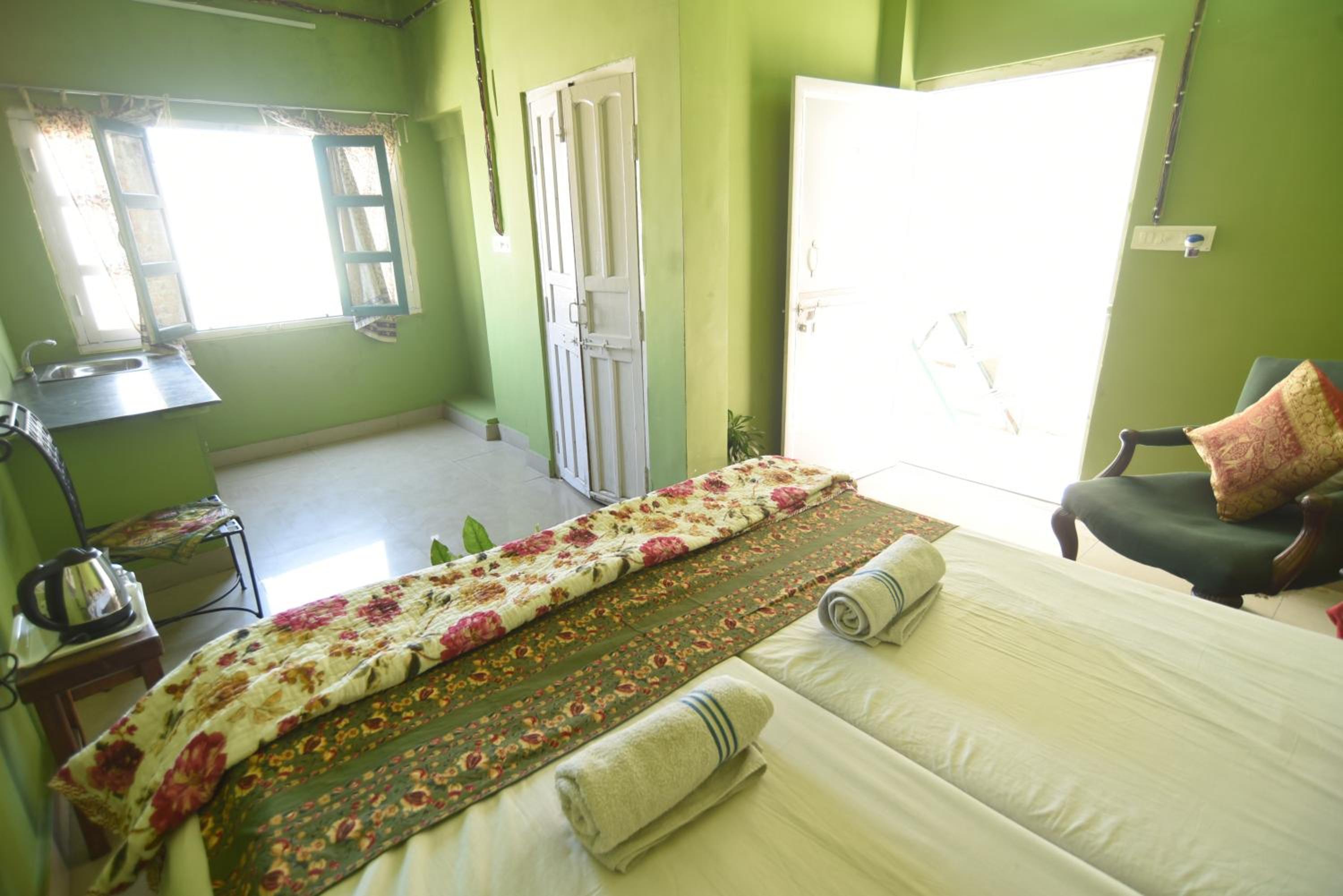Standard Double Room with Fan - Photo 4