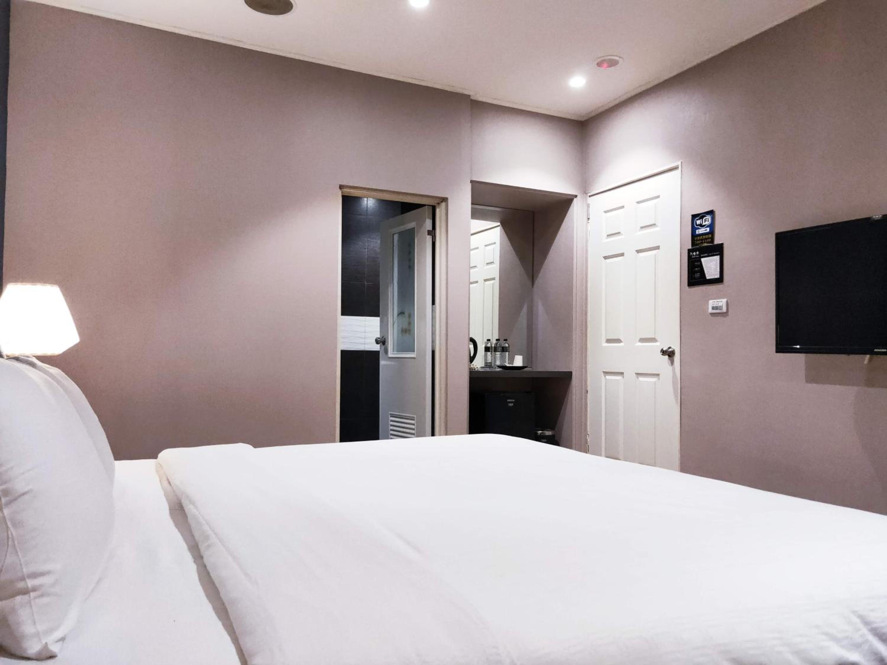 Double Room - Photo 2