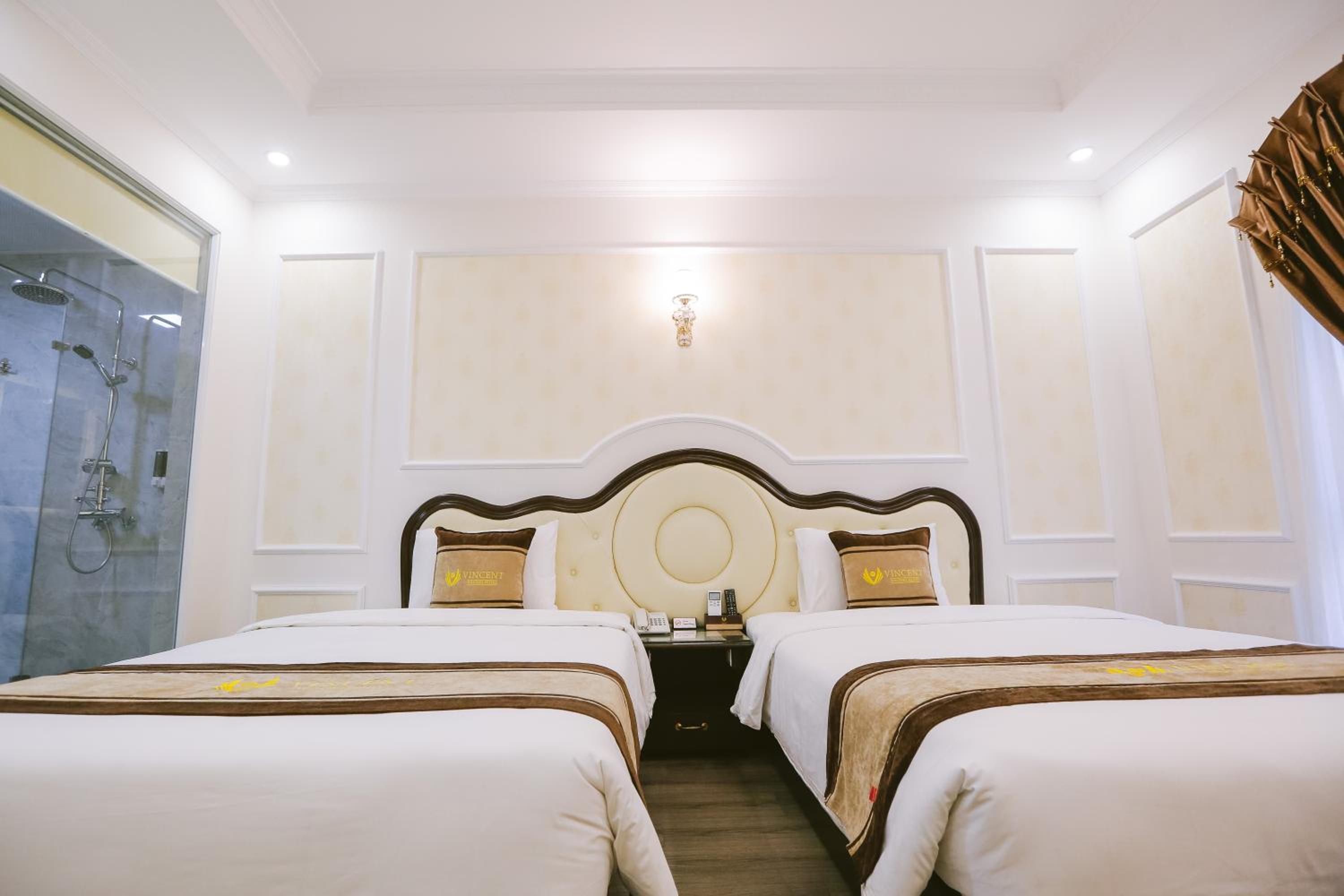 Twin Room - Photo 11