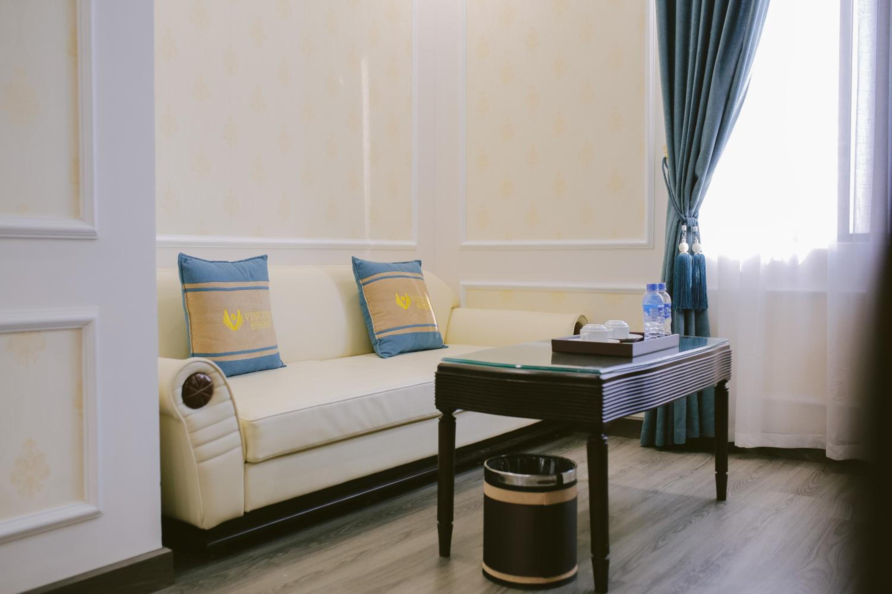 Family Room - Photo 43