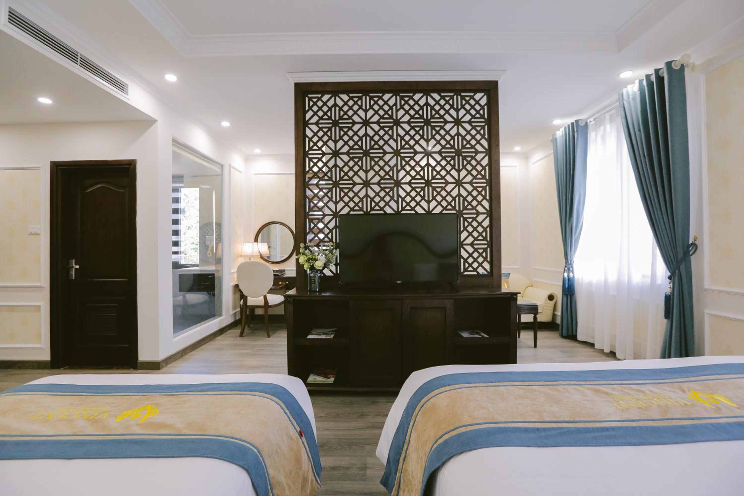 Family Room - Photo 48