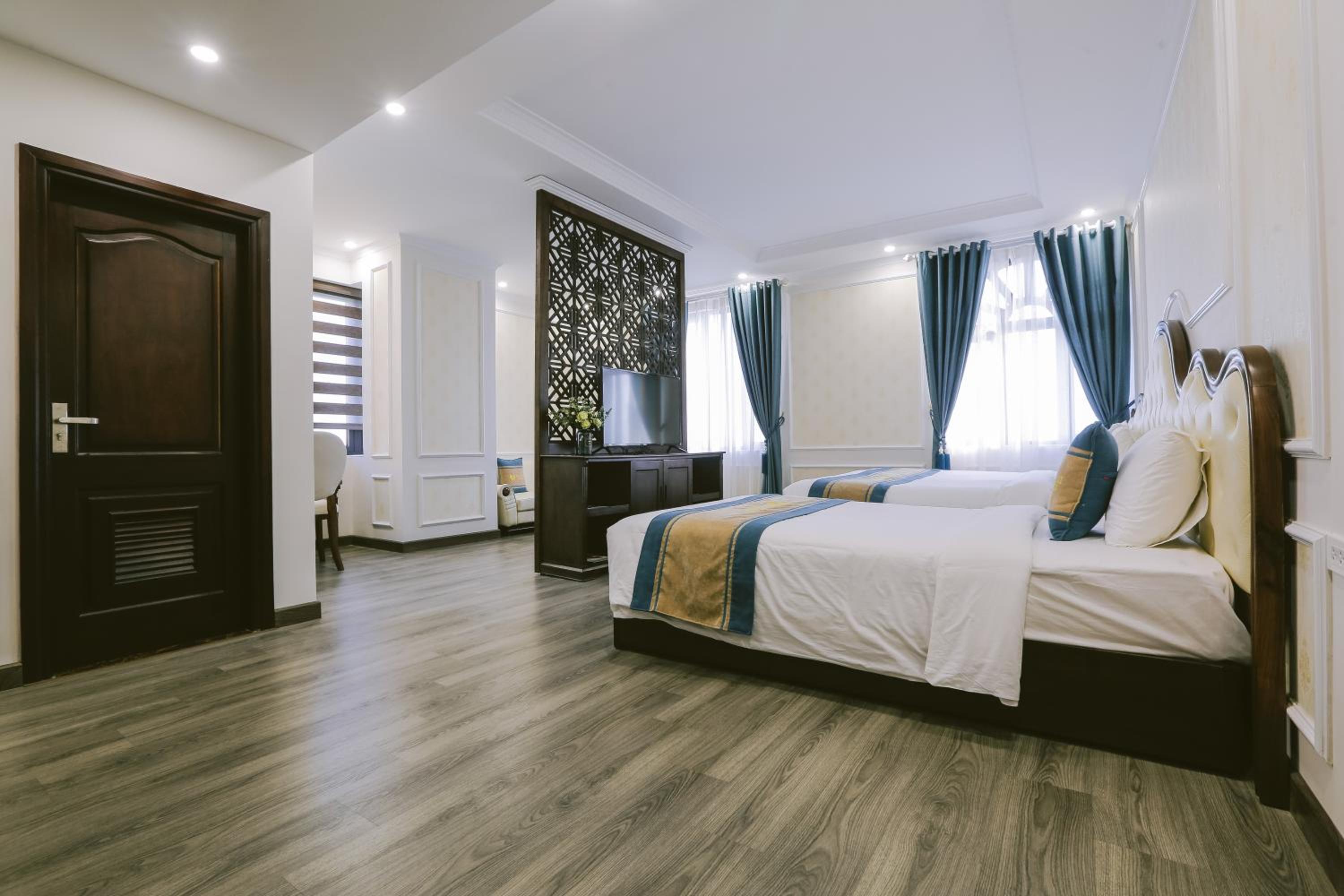 Family Room - Photo 64