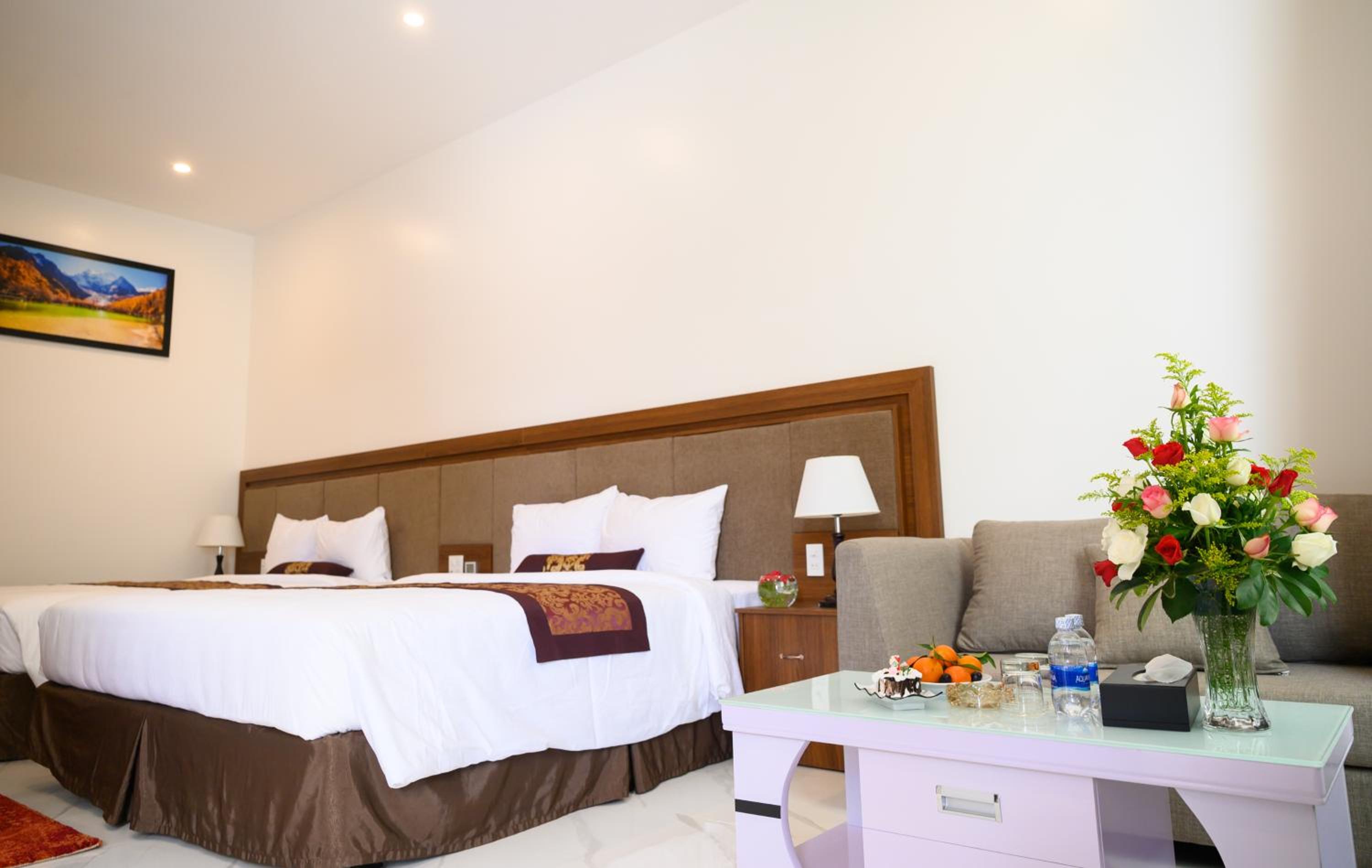 Deluxe Queen Room with Two Queen Beds photo 2