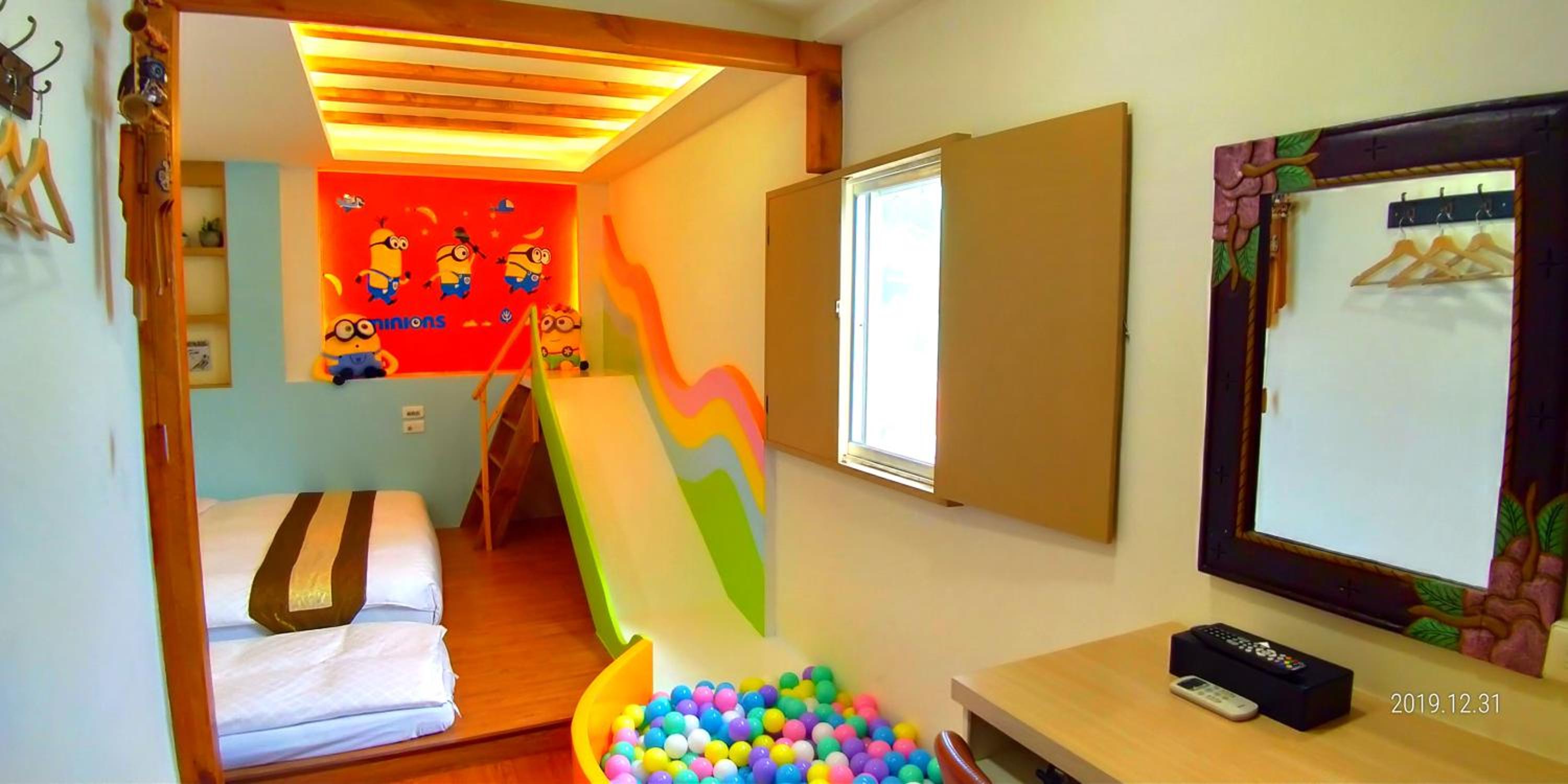 Deluxe Room (2 Adults + 1 Child) photo 1