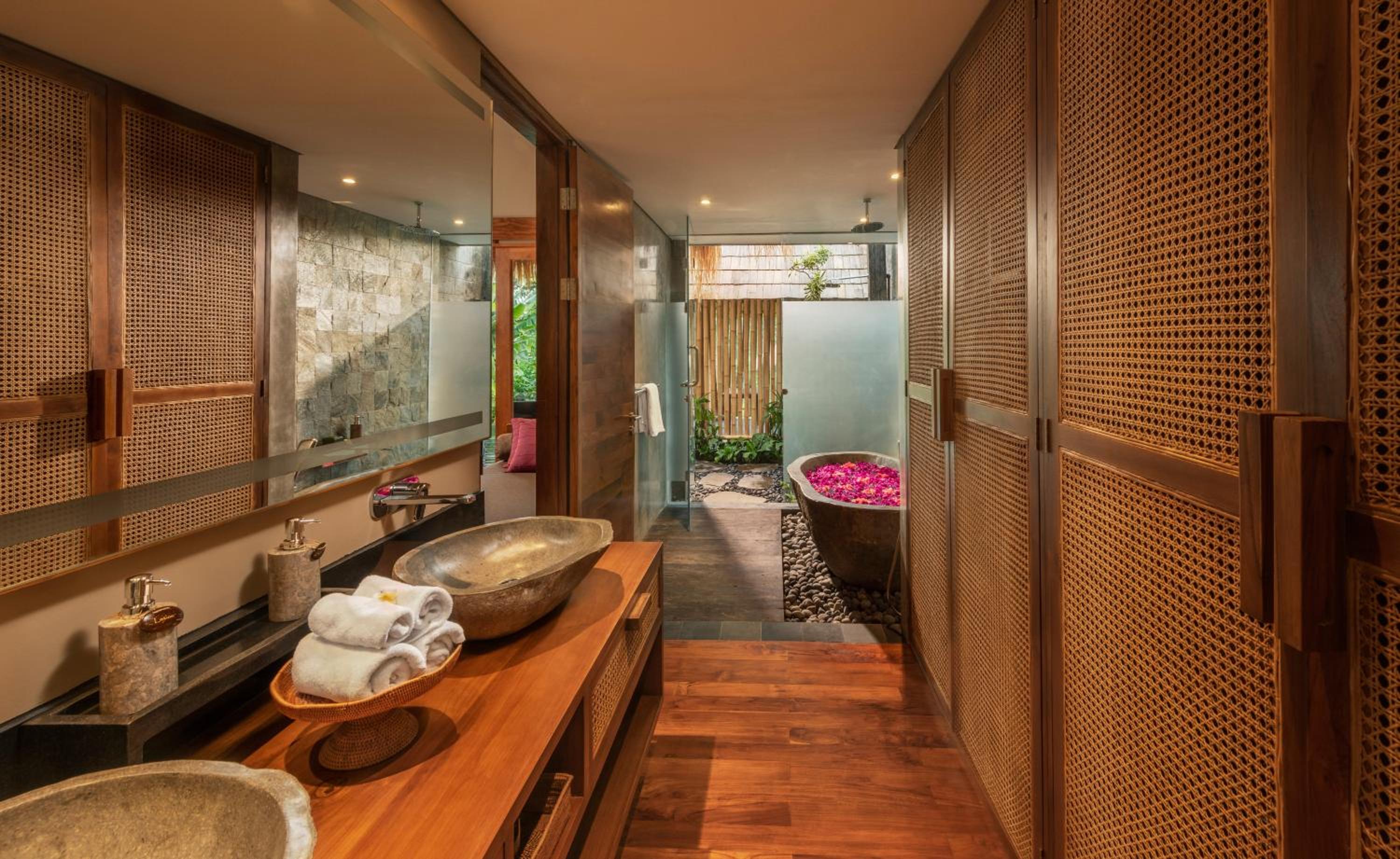hillside Pool Suite - Photo 6