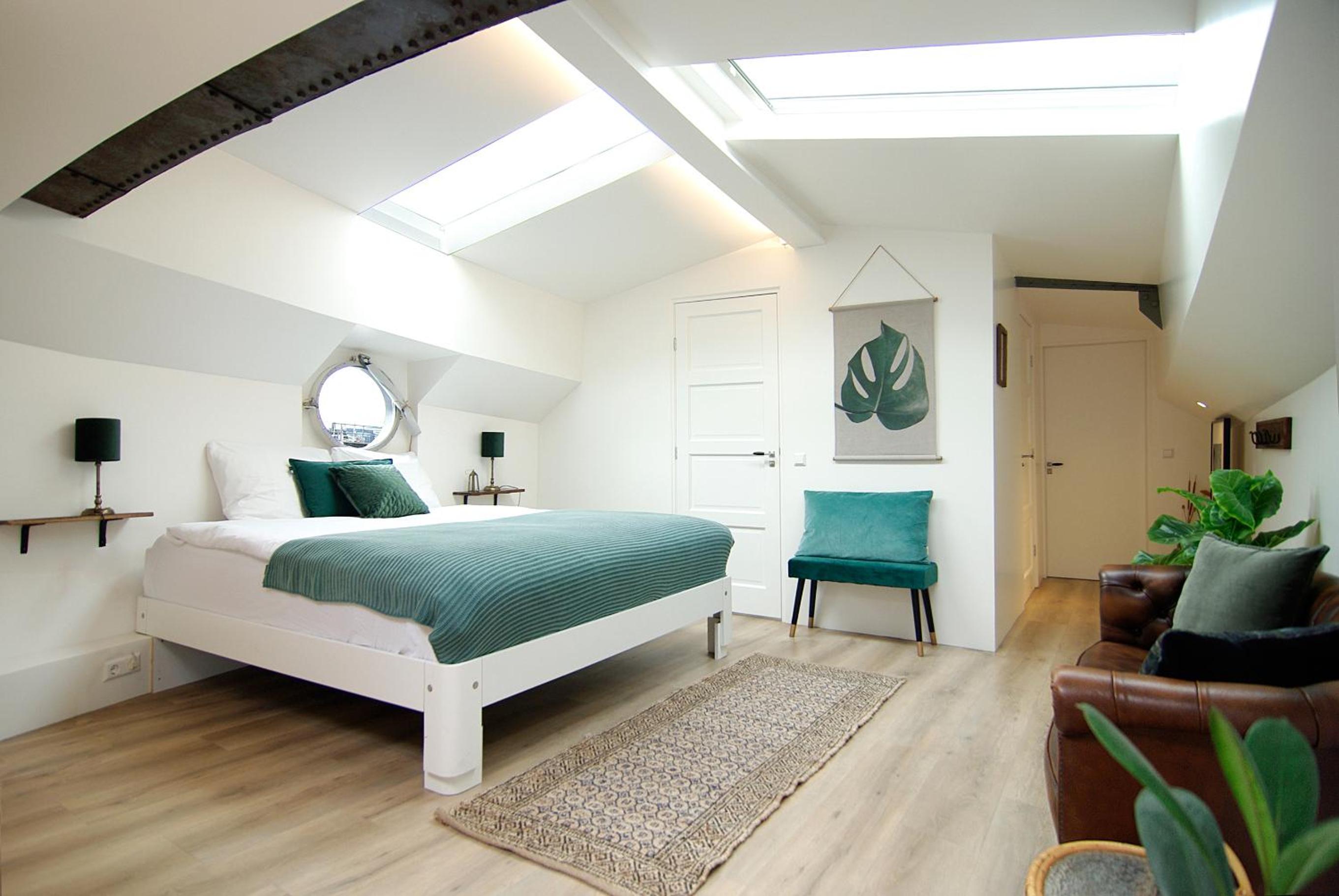 Deluxe King Room photo 3