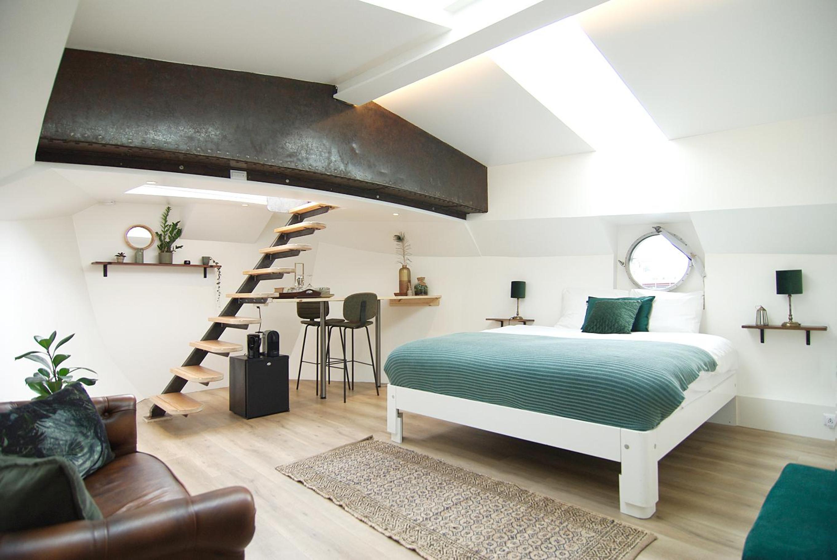 Deluxe King Room photo 2