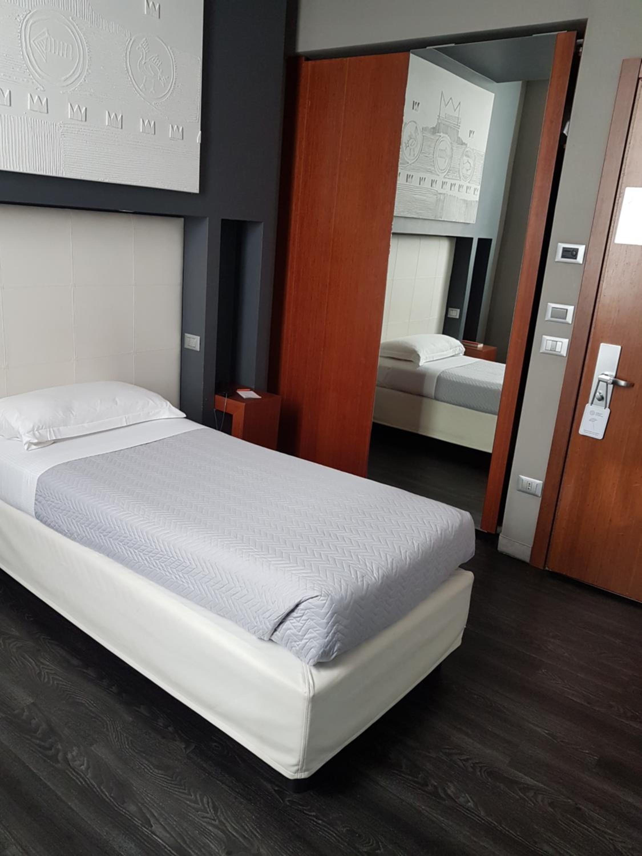 Single Room photo 2