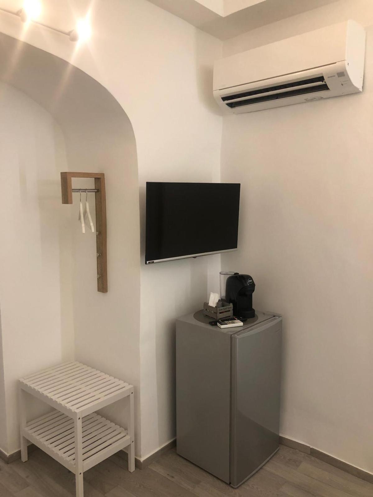 Double Room with Private Bathroom - Photo 3