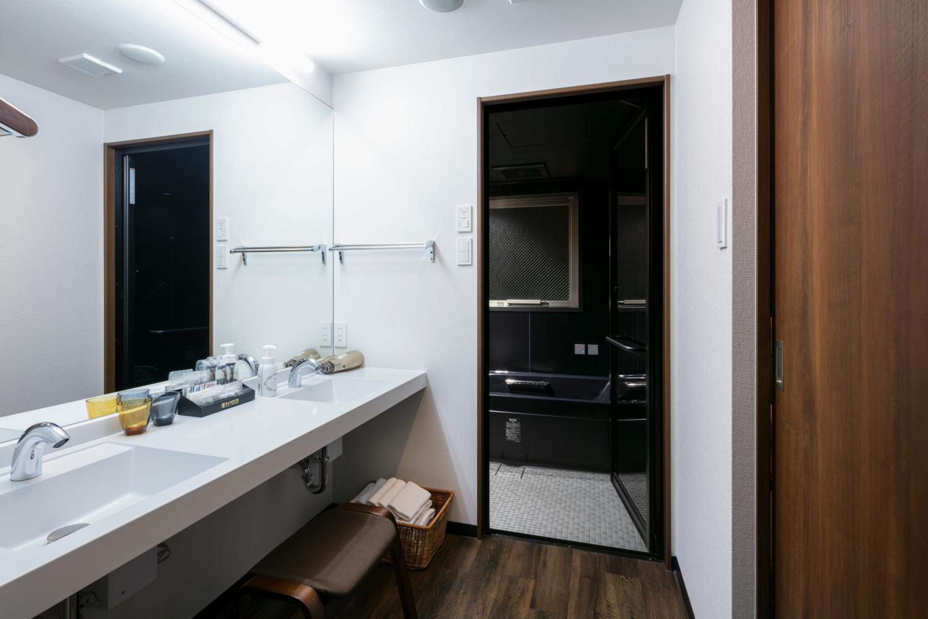 Deluxe Queen Room - Photo 15