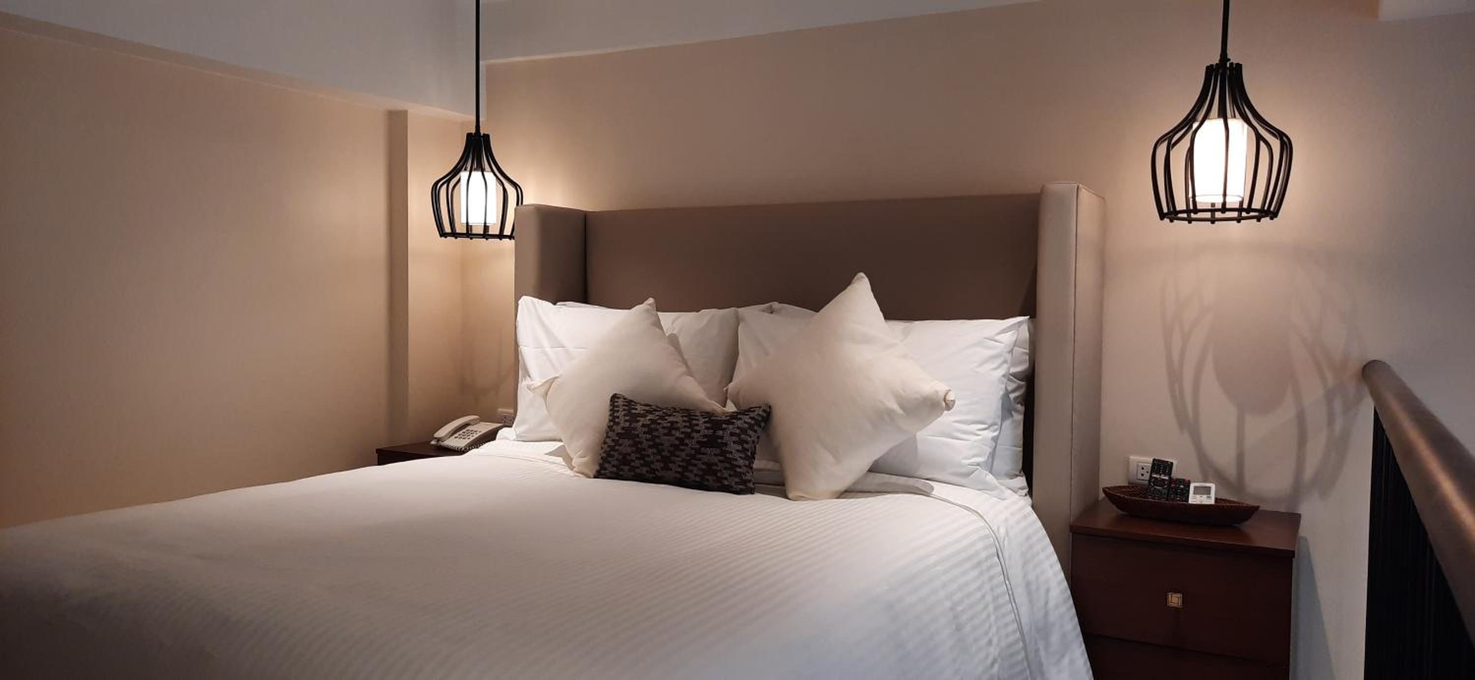 Deluxe Queen Room - Photo 9