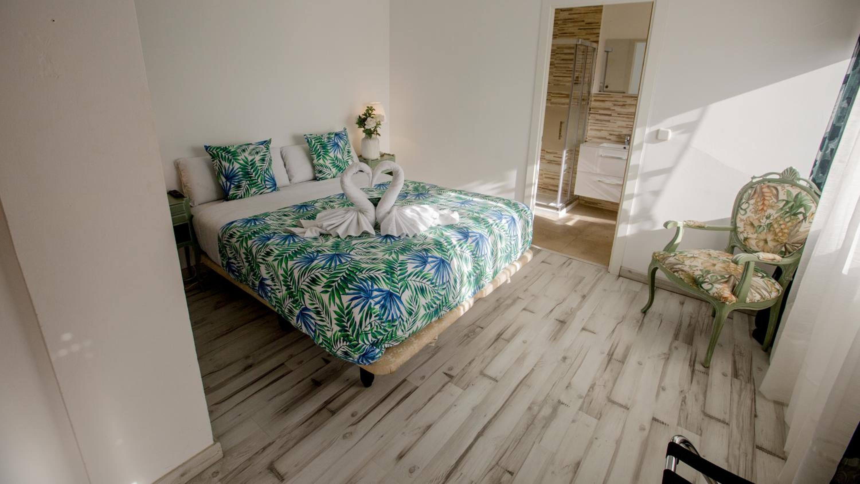 Double Room - Photo 6