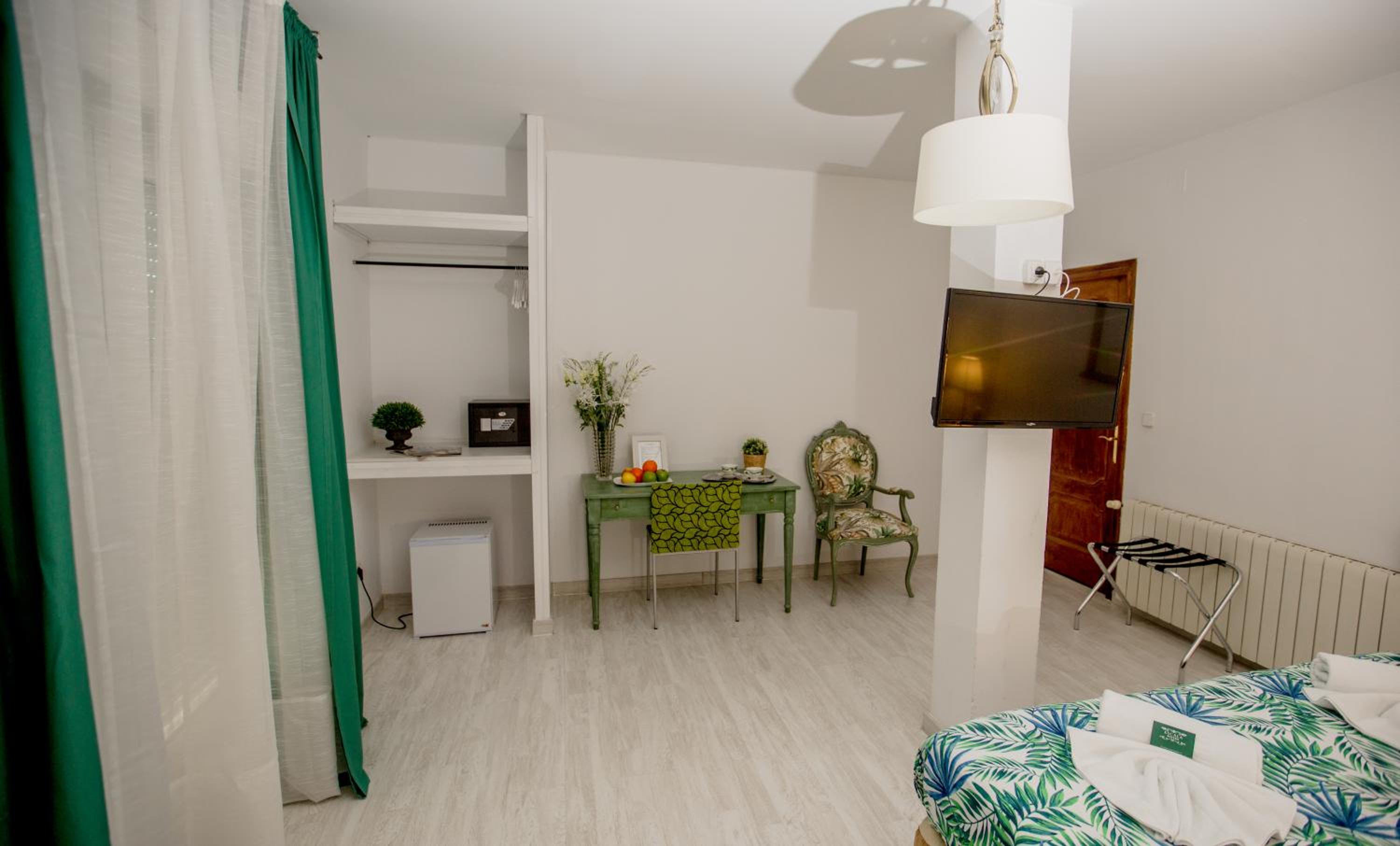 Double Room - Photo 8