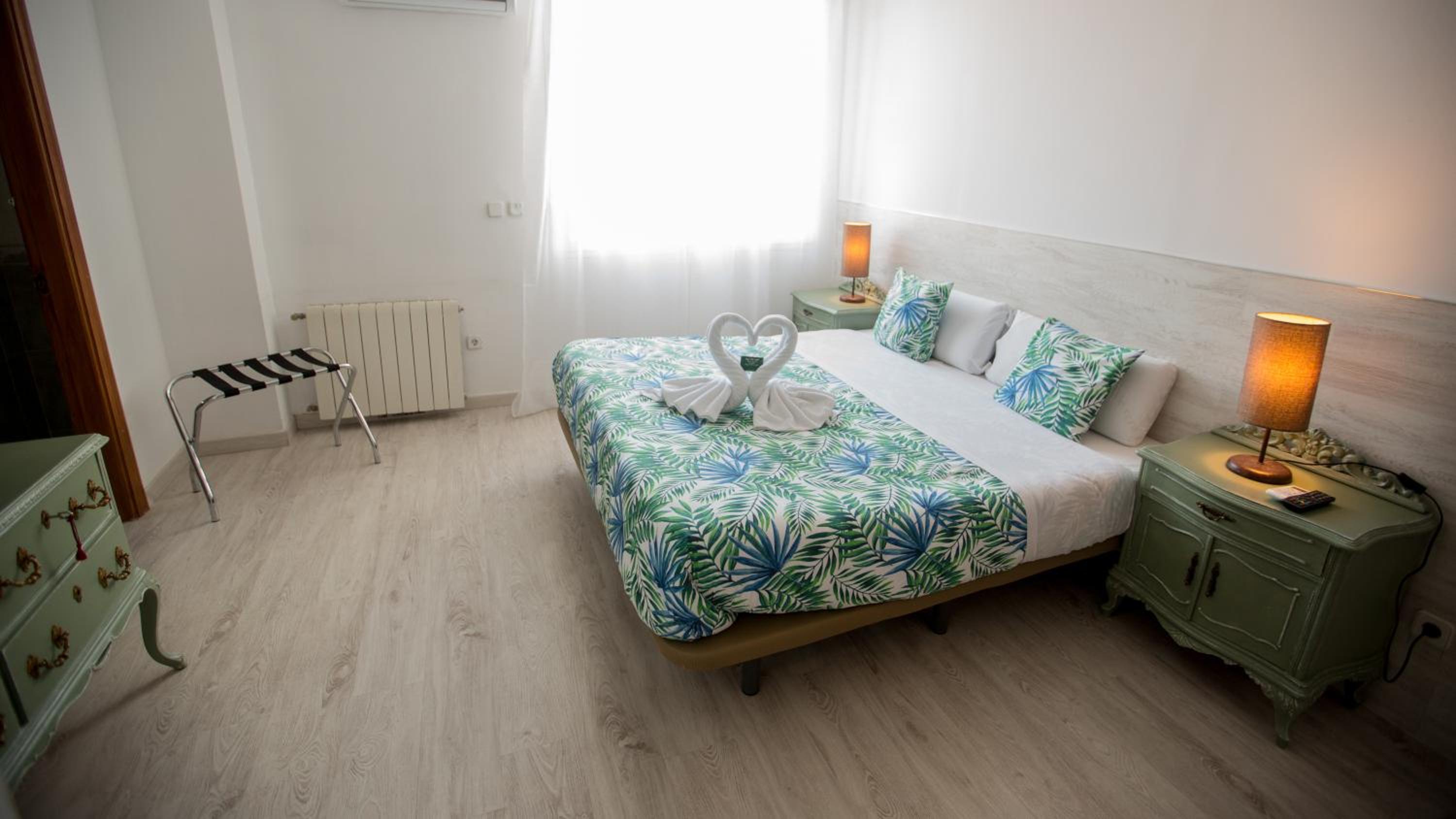 Double Room with Bath - Photo 28