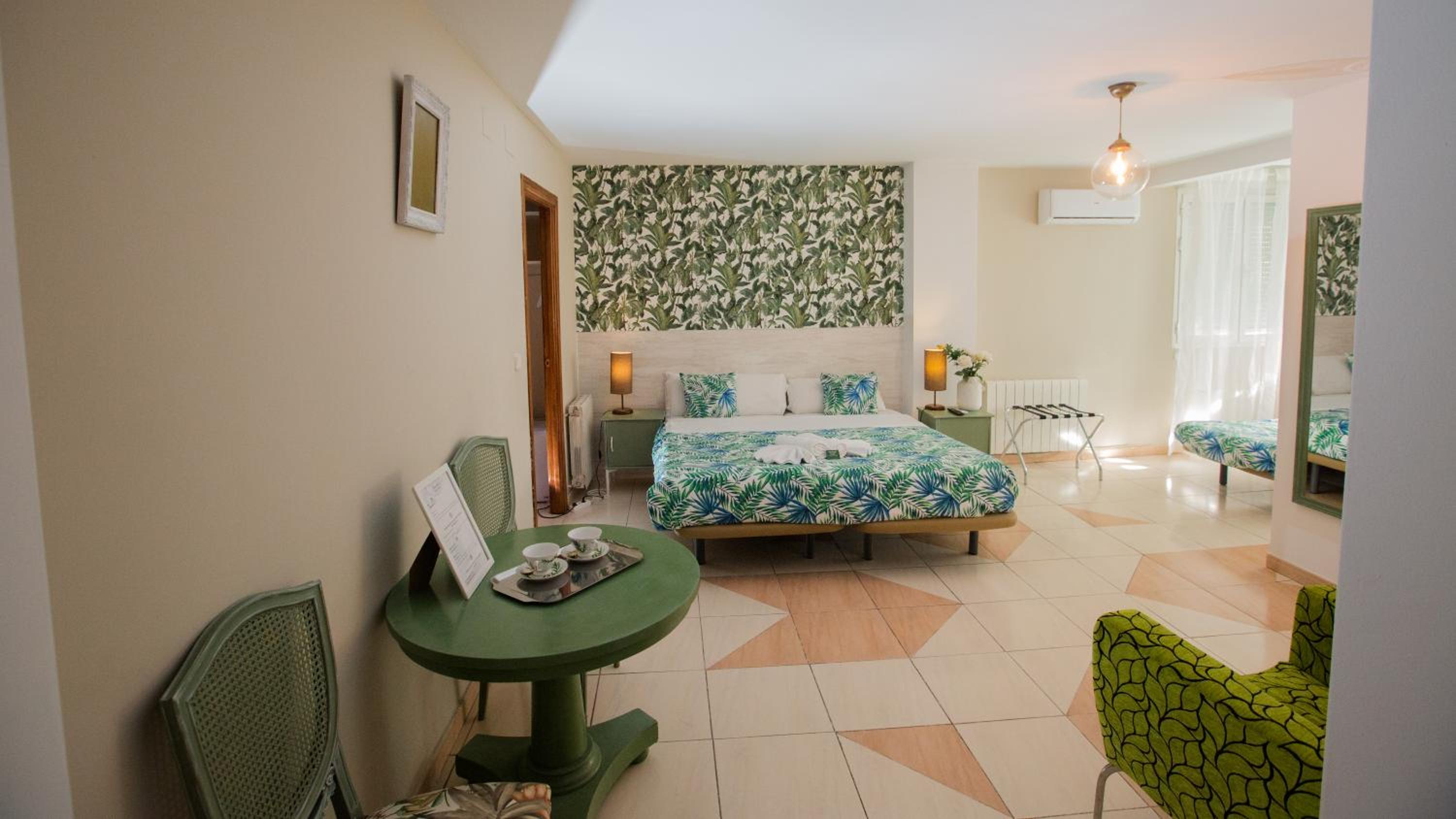 Double Room with Bath - Photo 3
