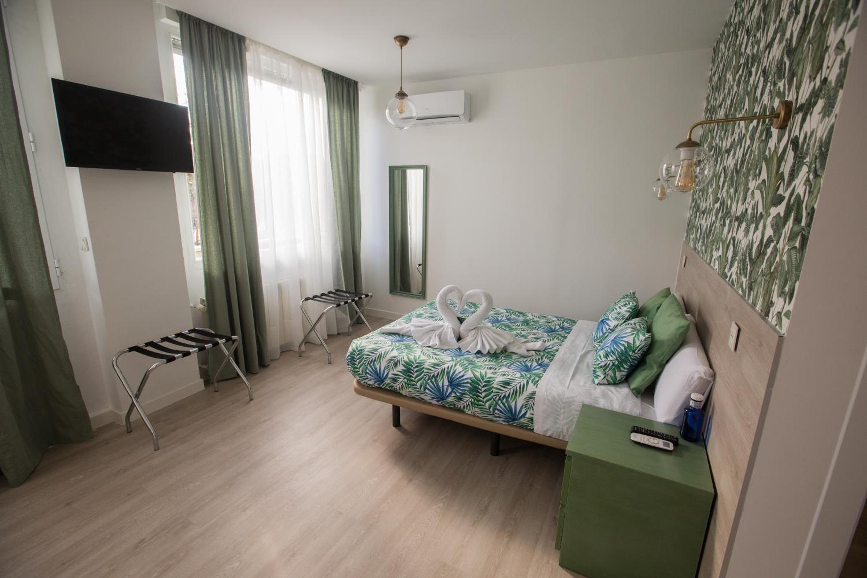 Double Room - Photo 18