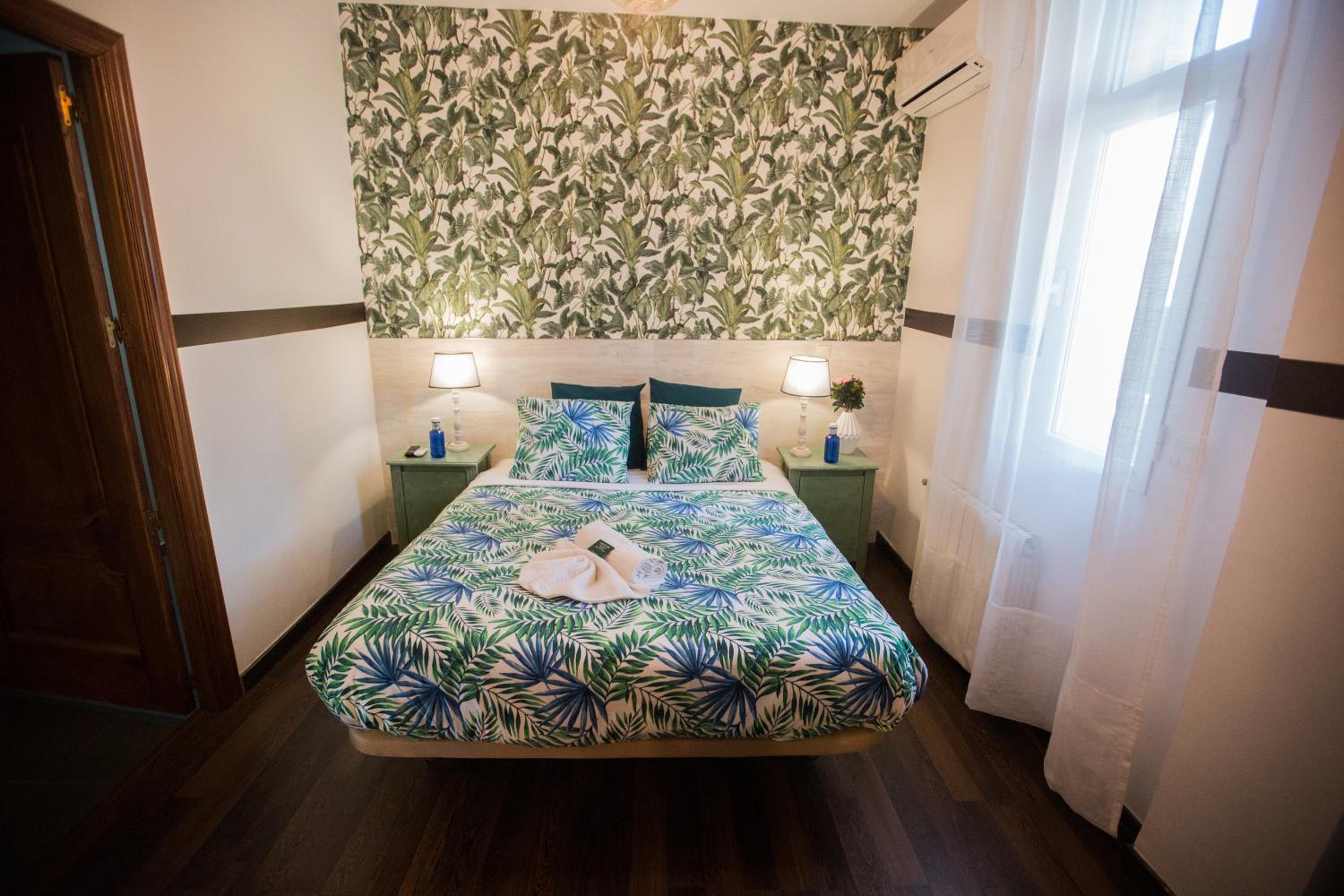 Small Interior Double Room - Photo 1
