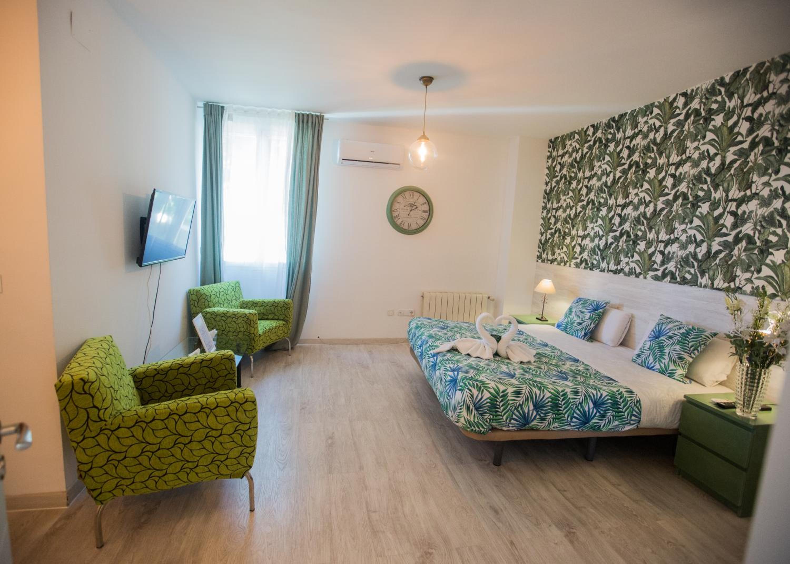 Double Room - Photo 12