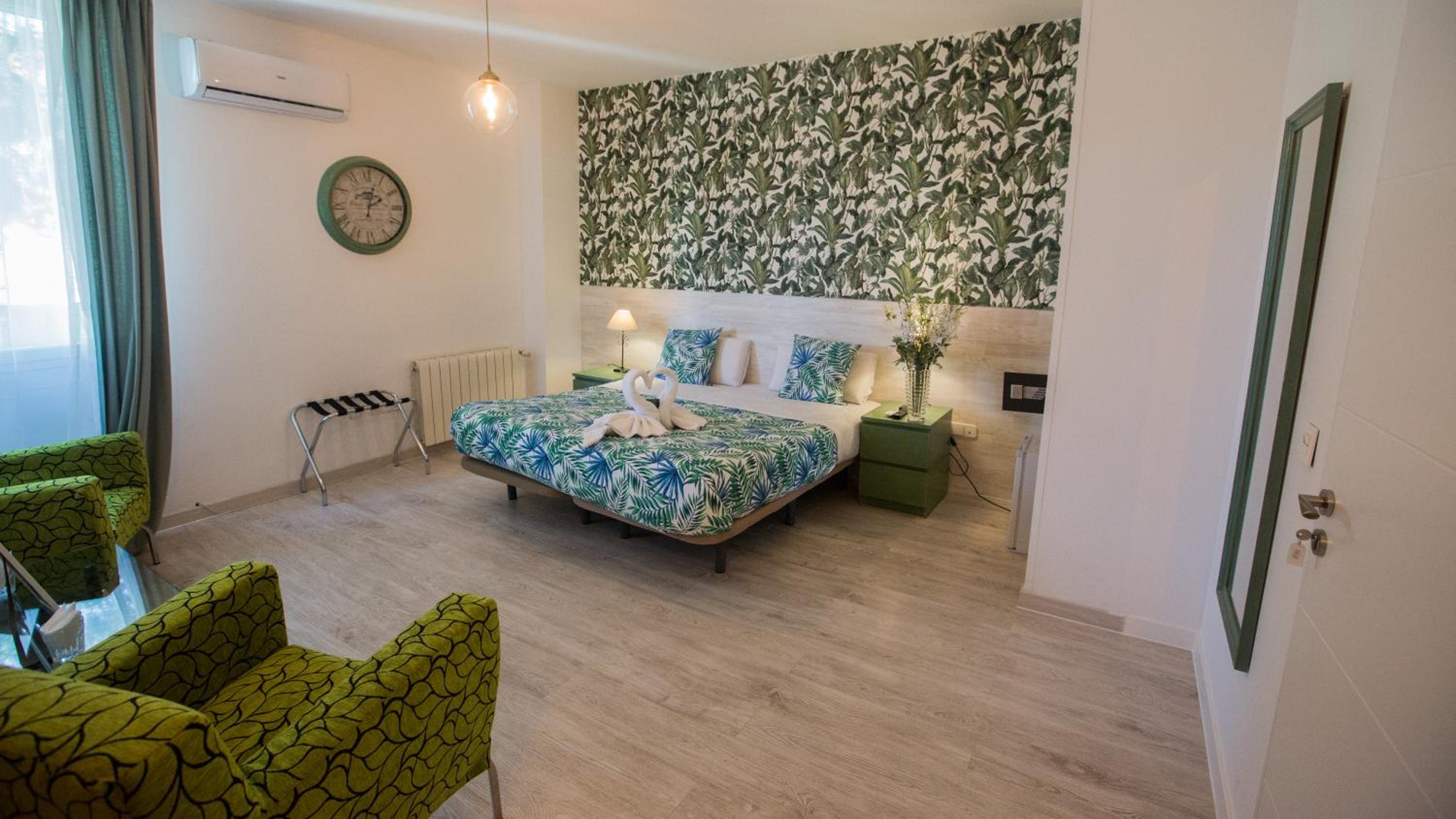 Double Room - Photo 11